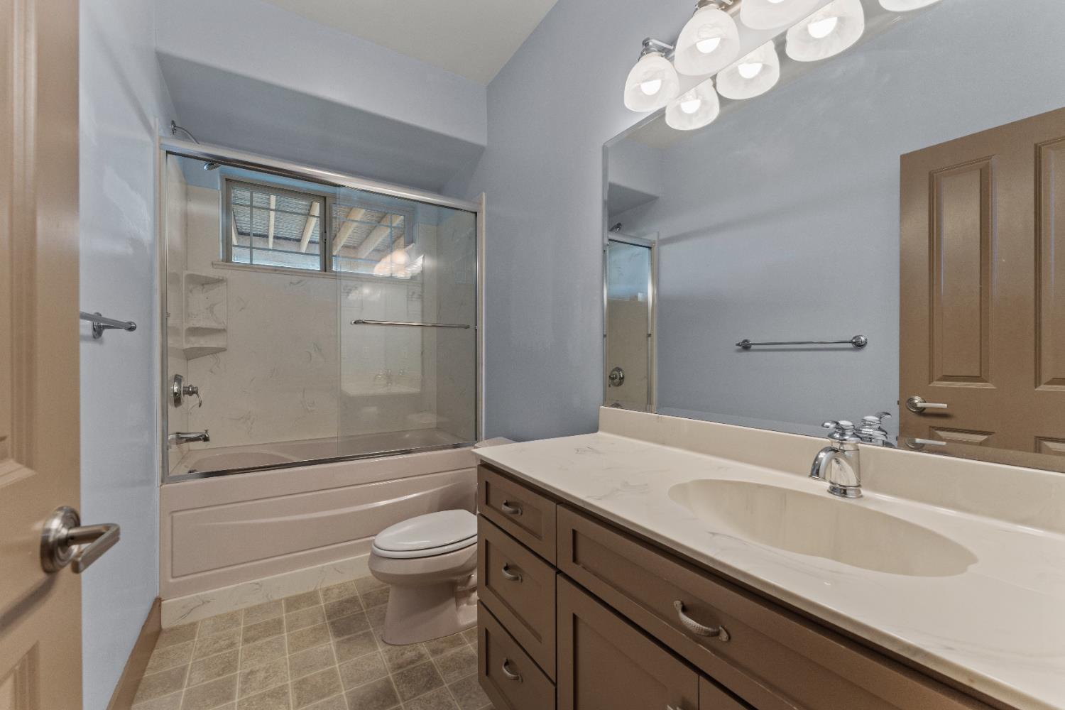 17833 Country Circle