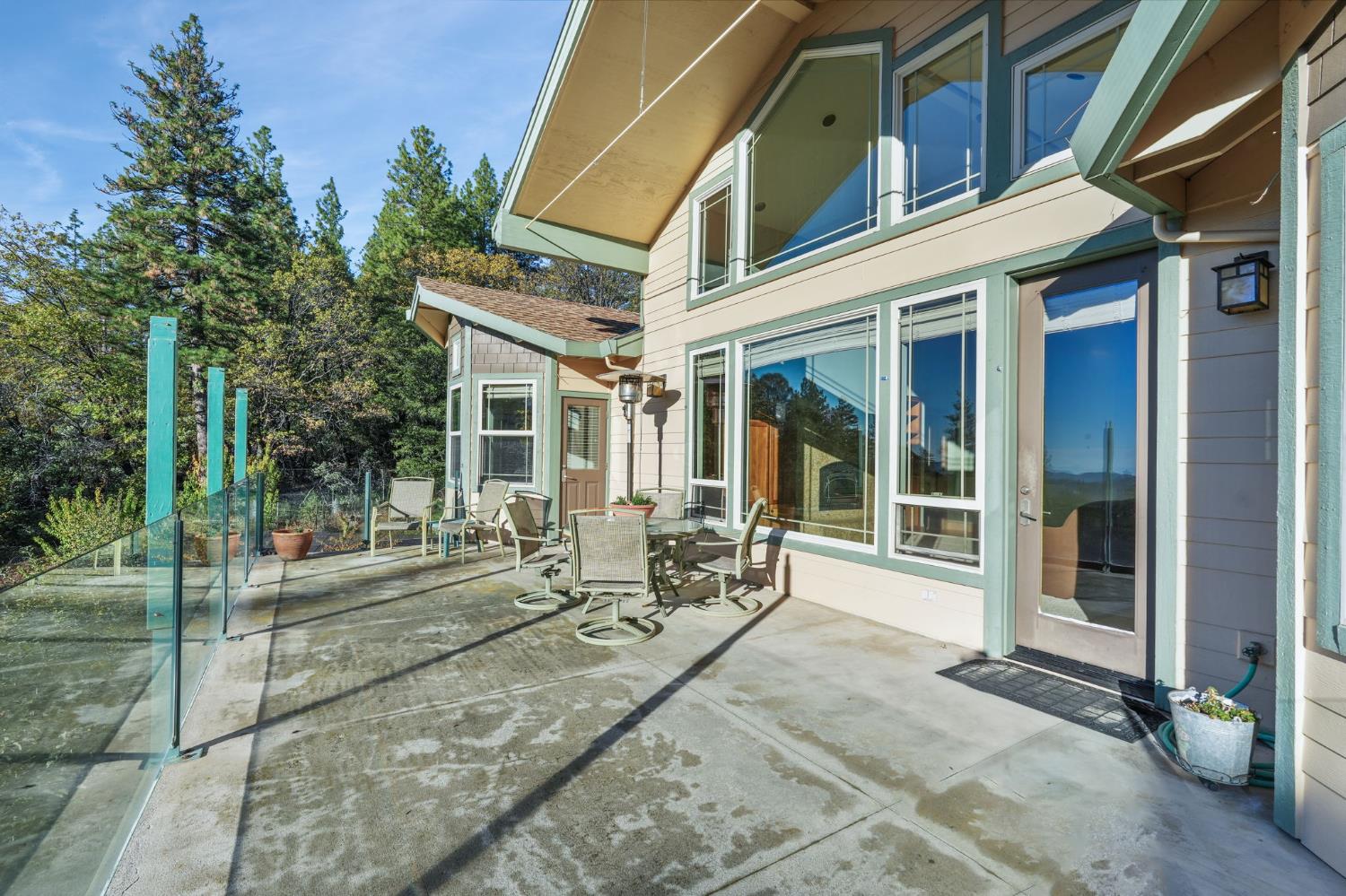 17833 Country Circle