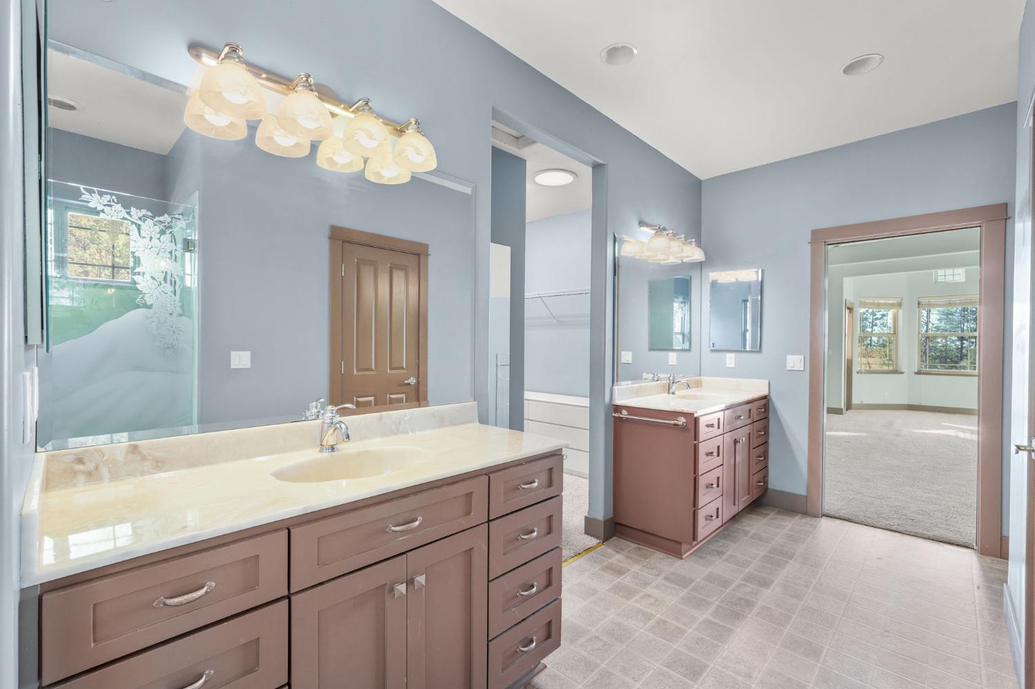 17833 Country Circle