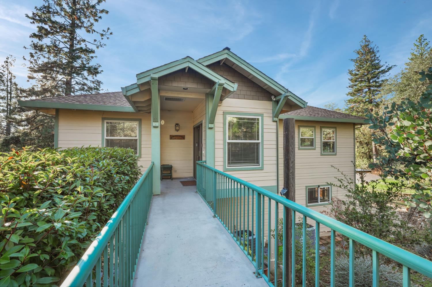 17833 Country Circle