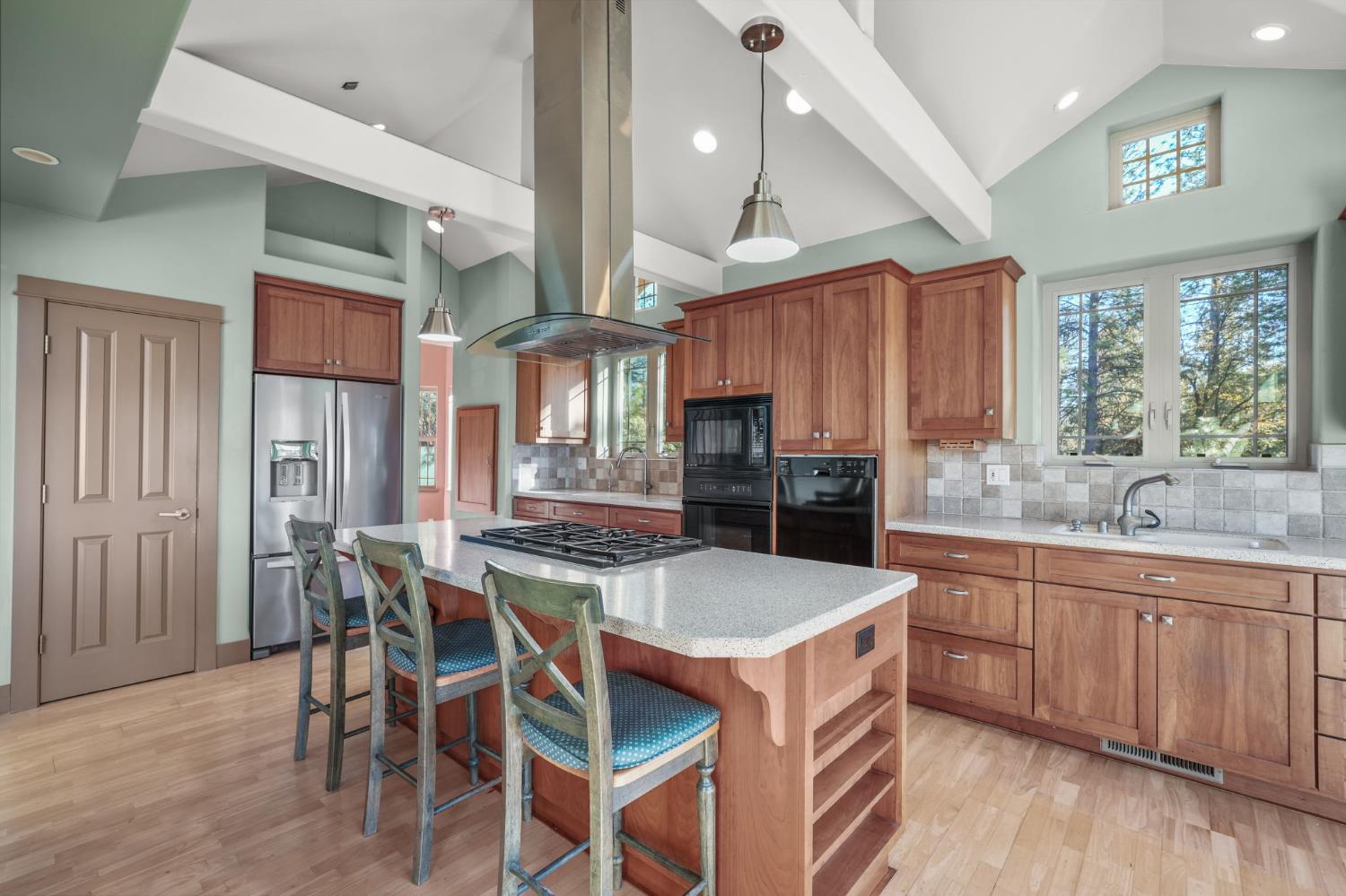 17833 Country Circle