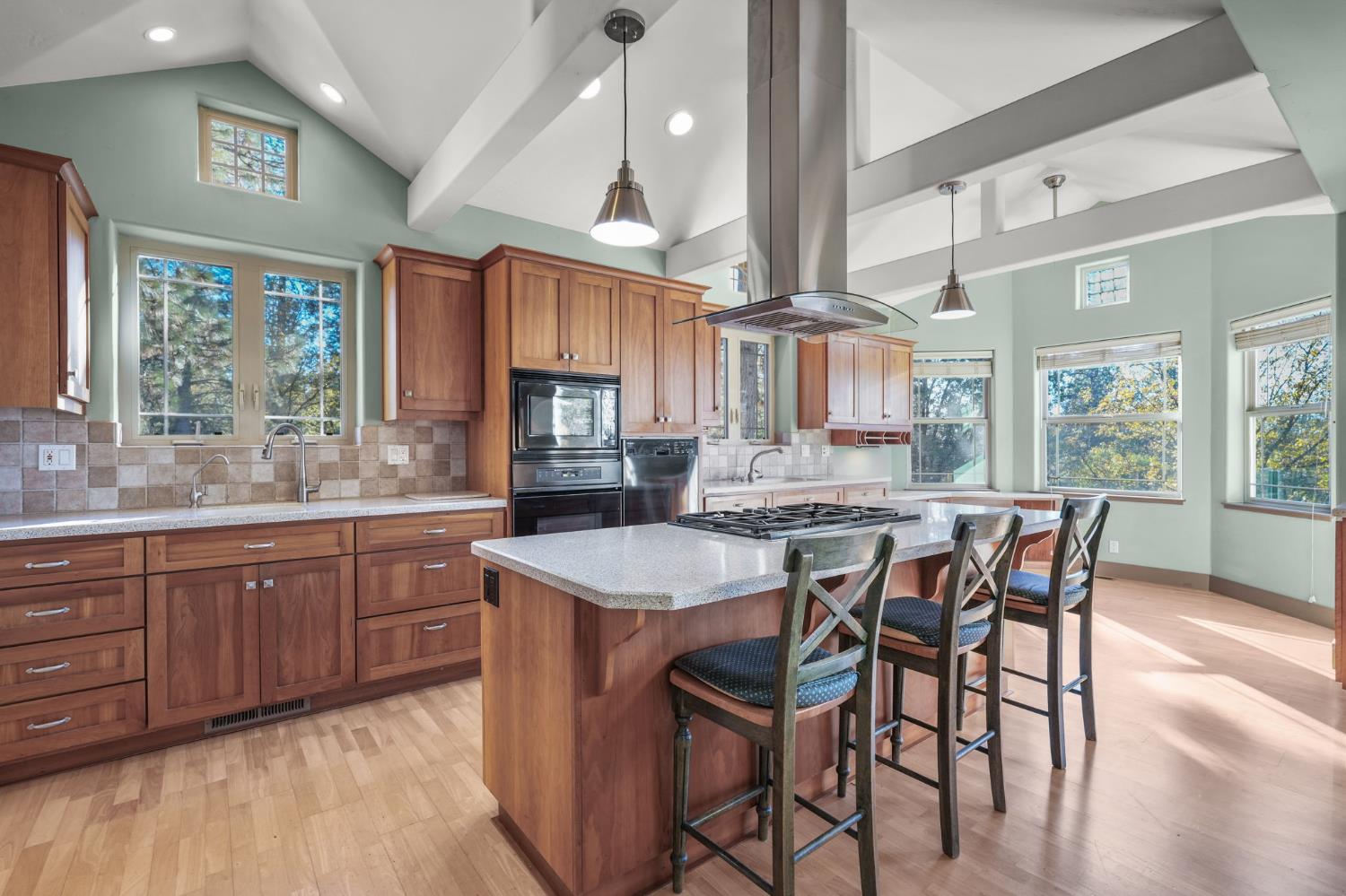 17833 Country Circle