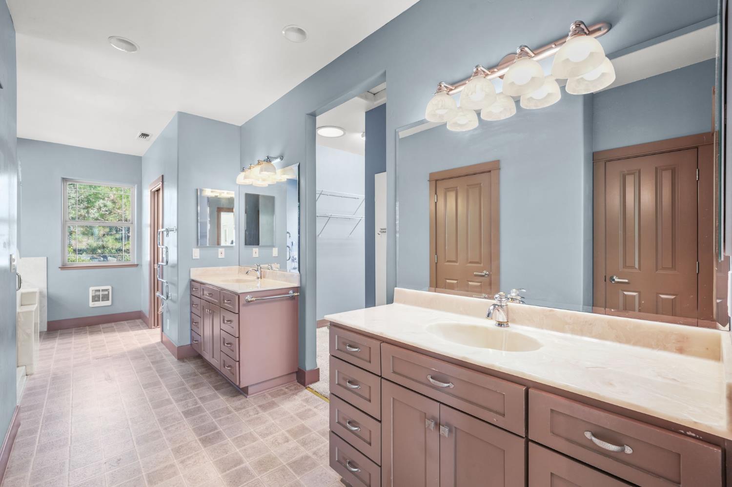 17833 Country Circle