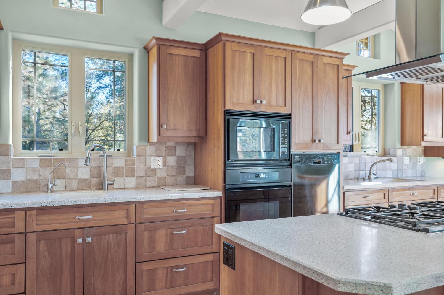 17833 Country Circle