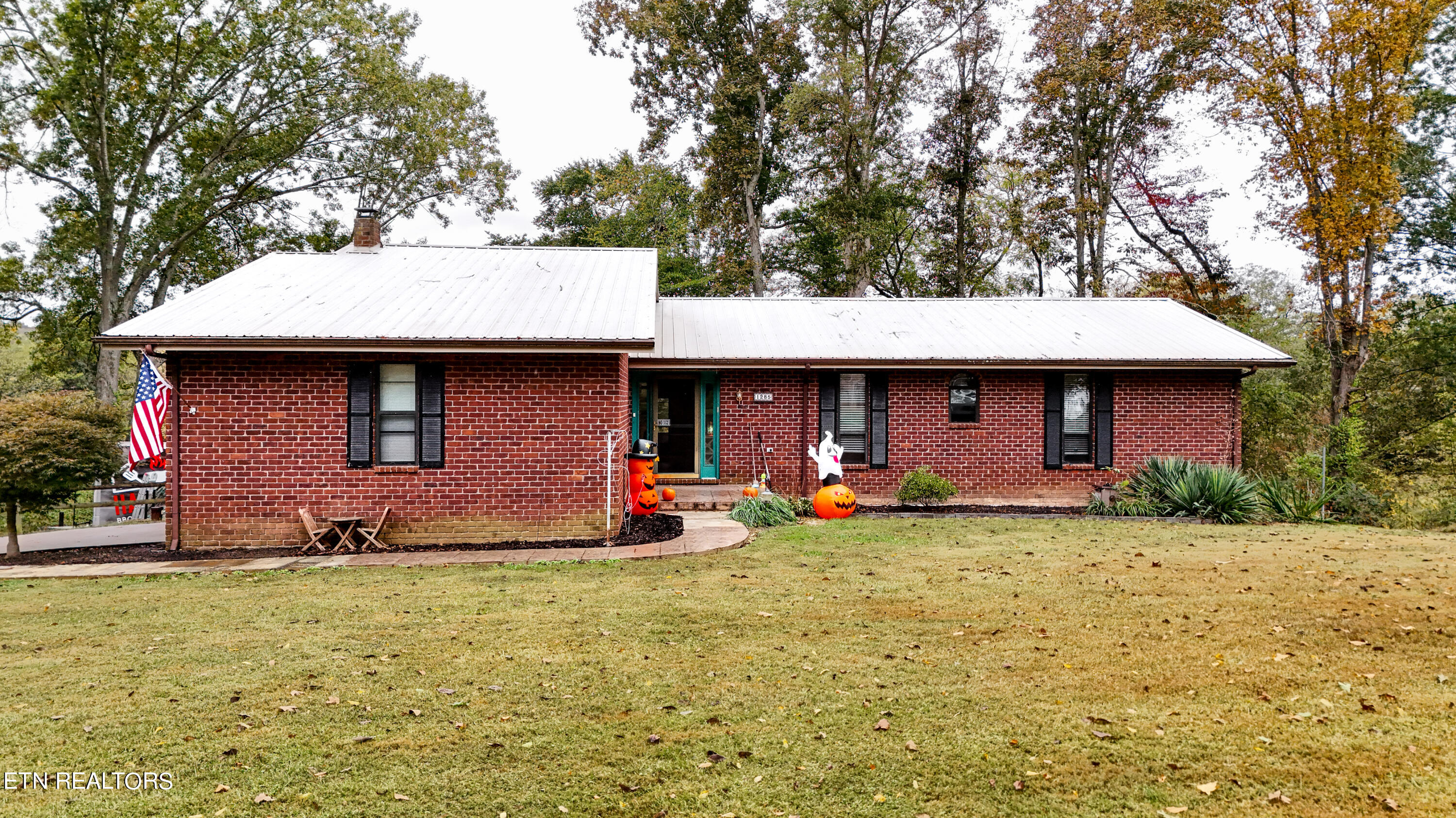 1285 Winding Drive