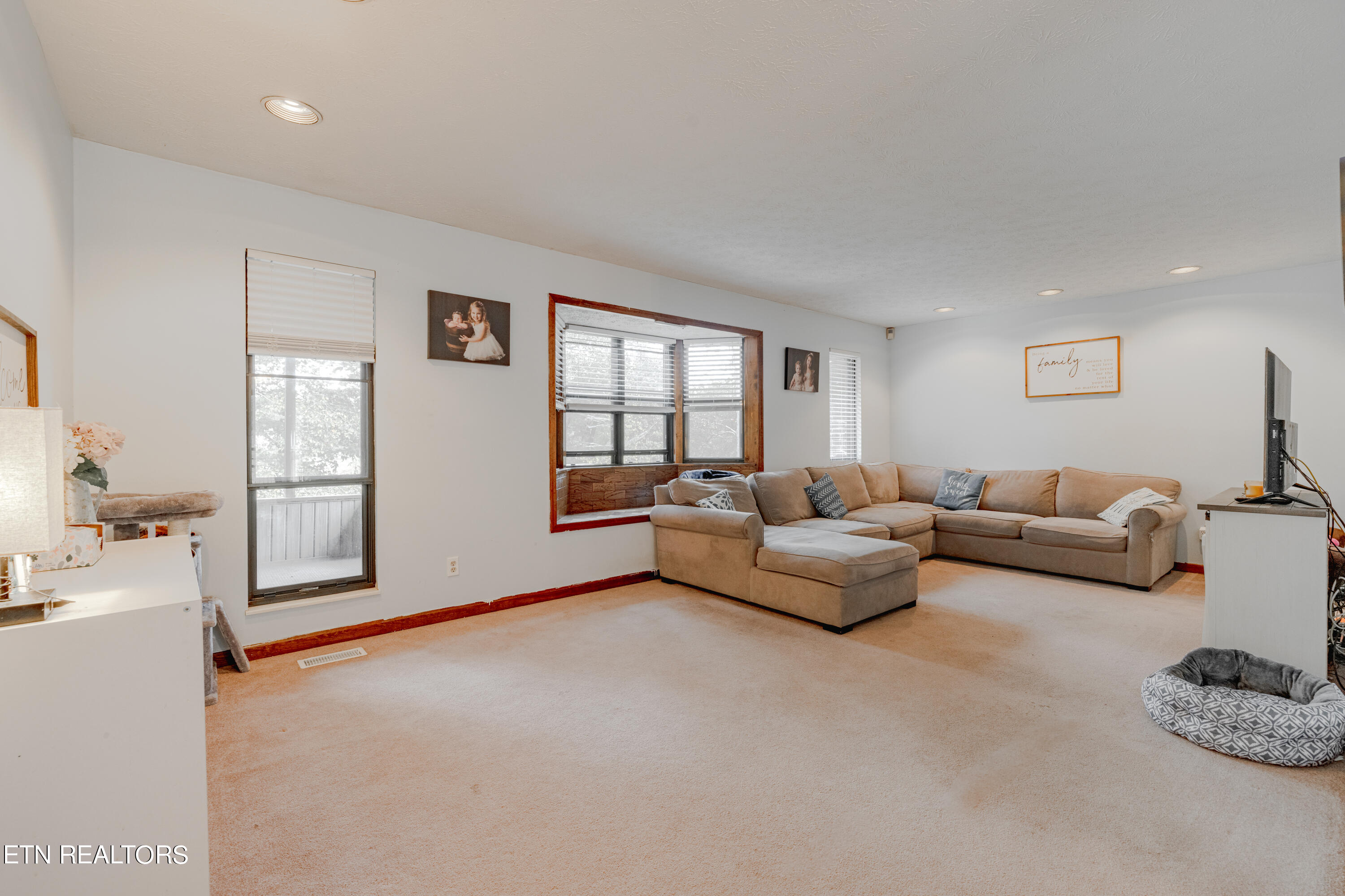 1285 Winding Drive
