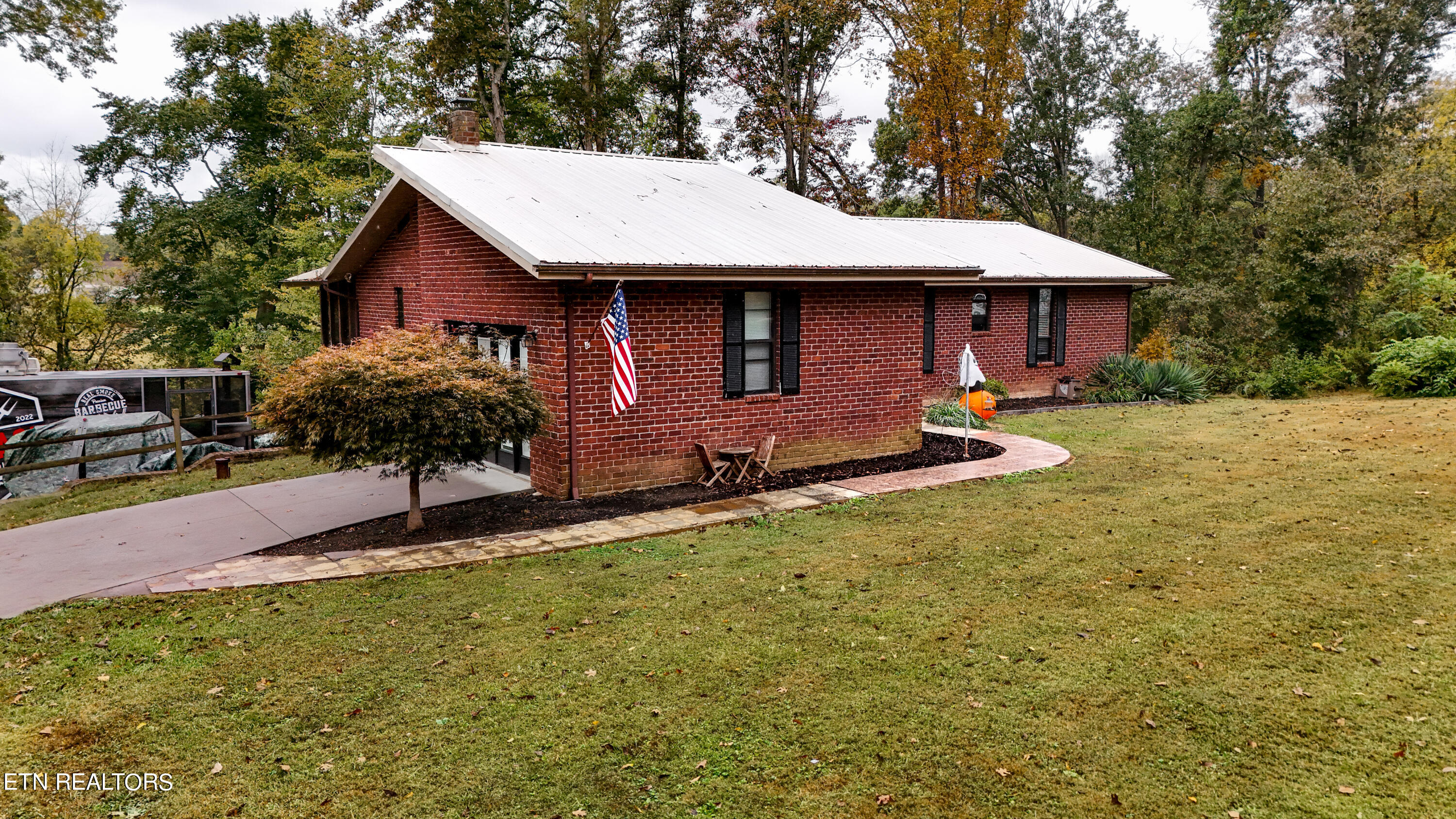 1285 Winding Drive
