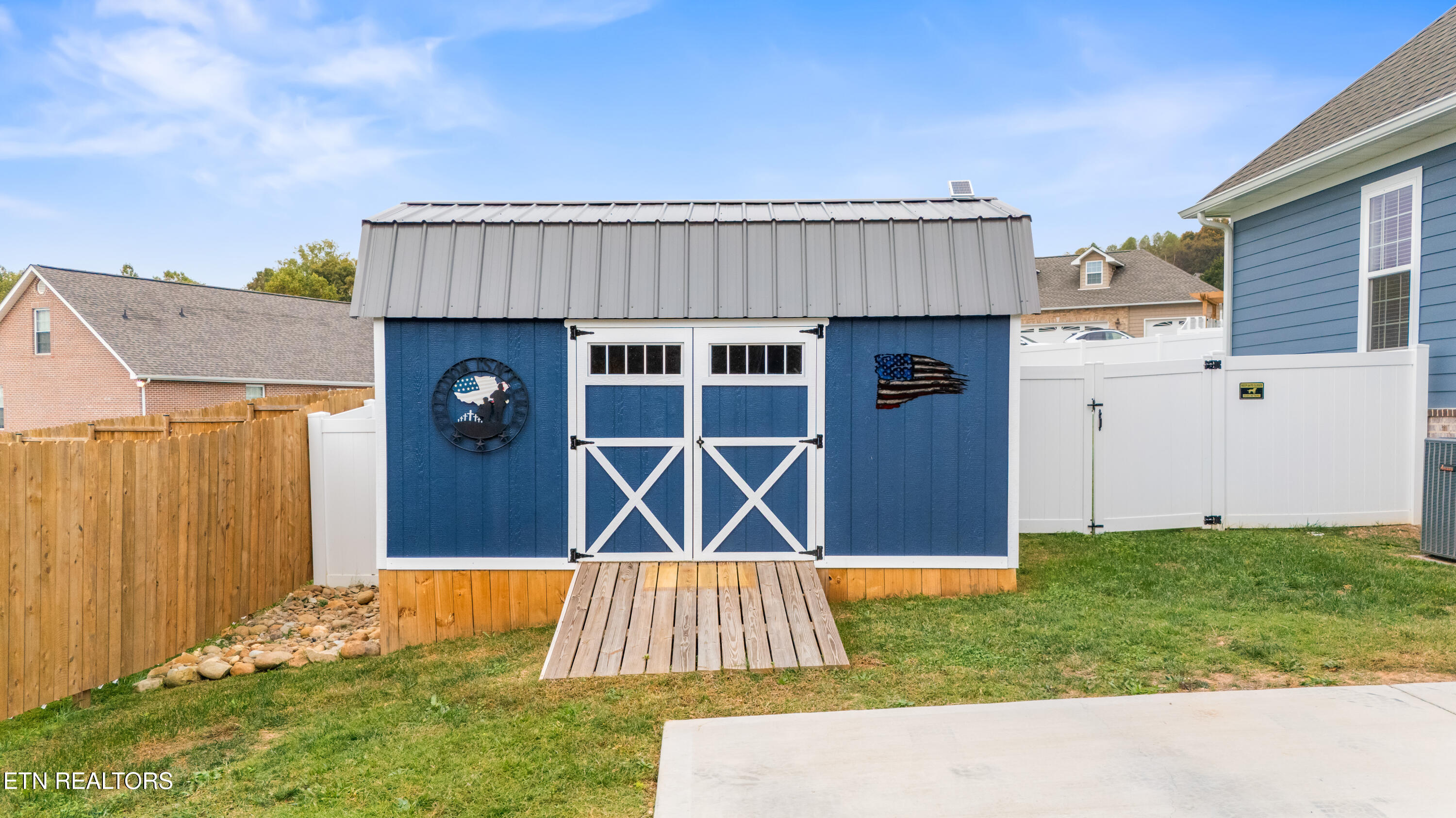 8213 Campbells Point Rd