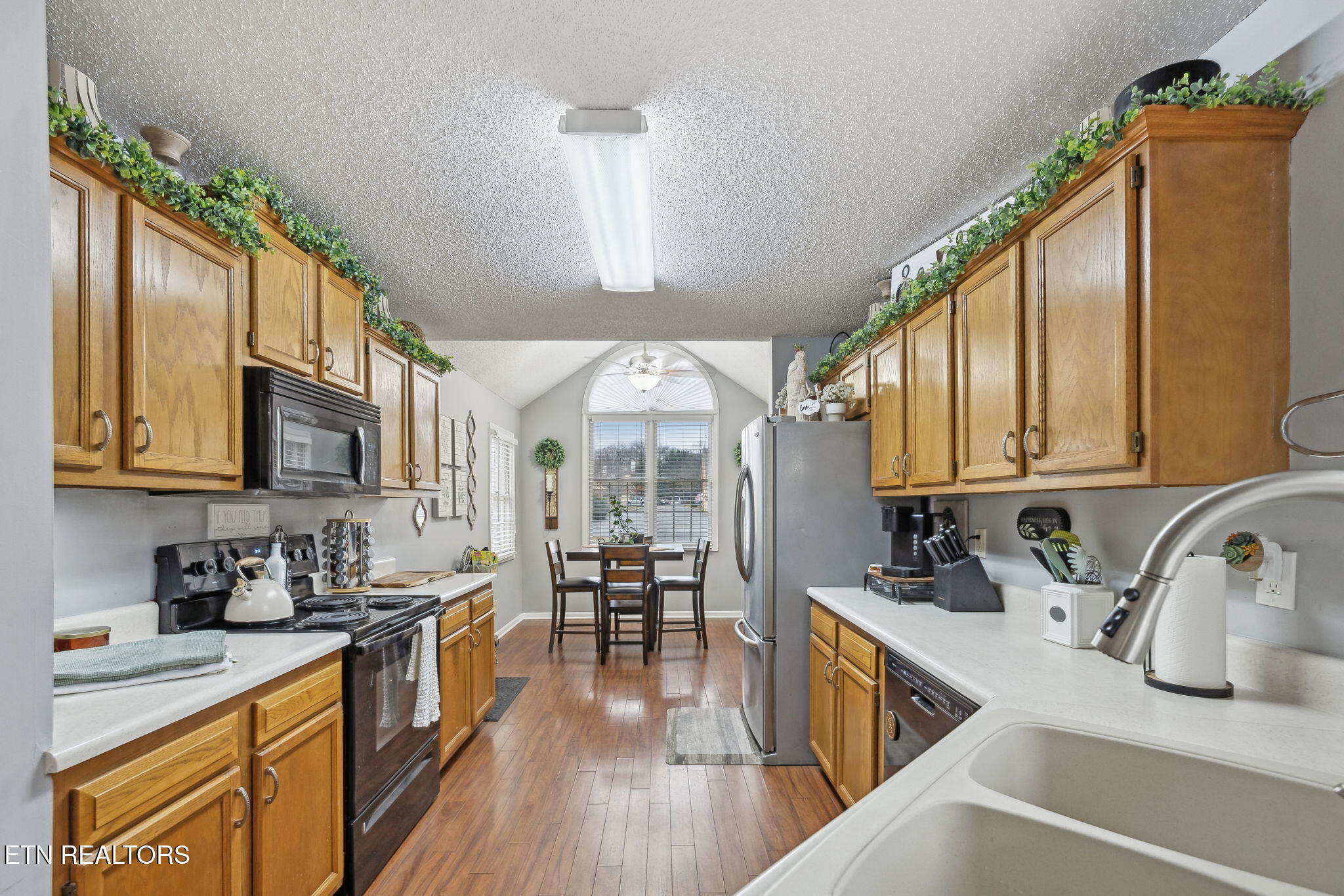 8414 Woodbend Tr