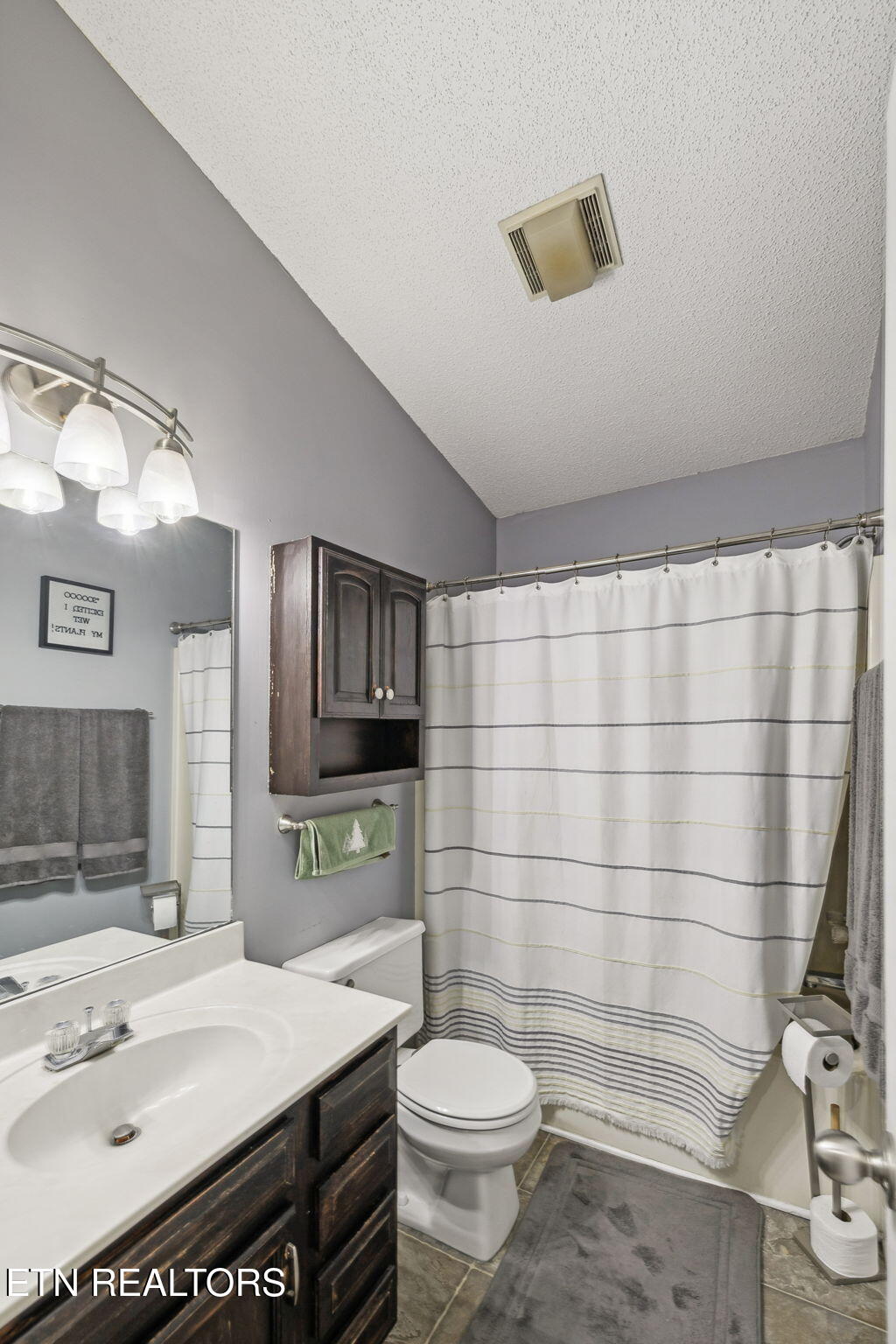 8414 Woodbend Tr