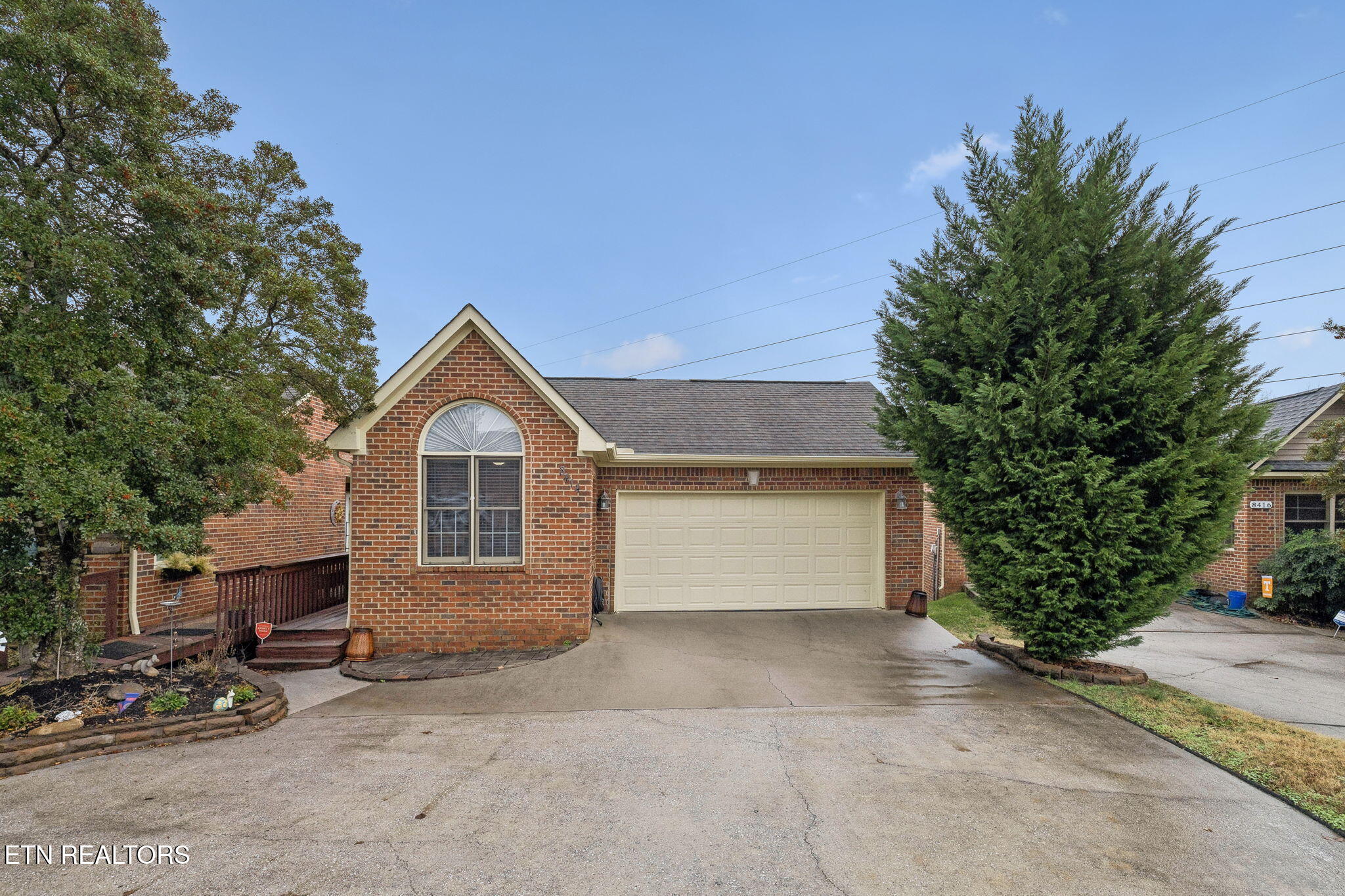 8414 Woodbend Tr