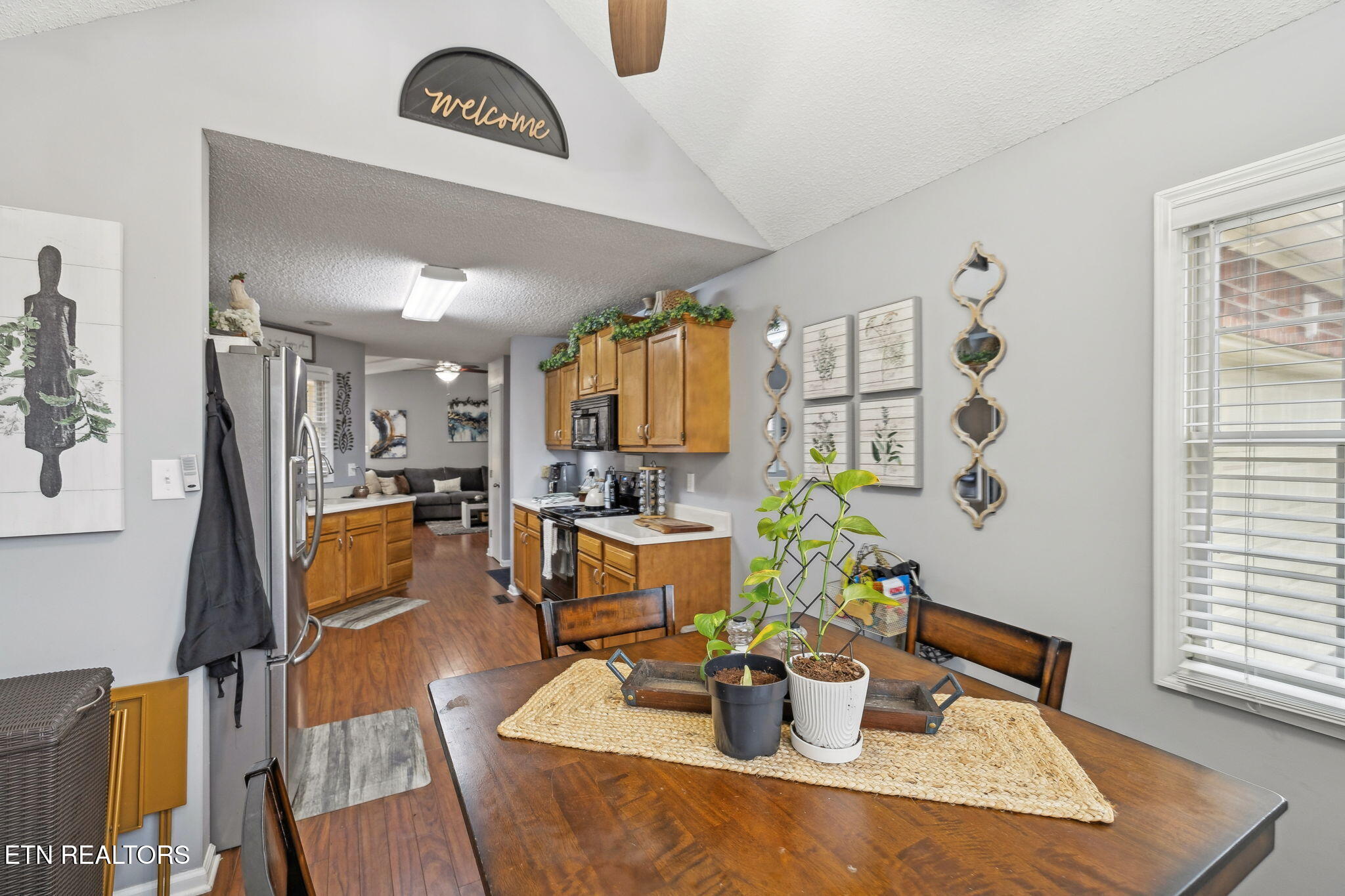 8414 Woodbend Tr