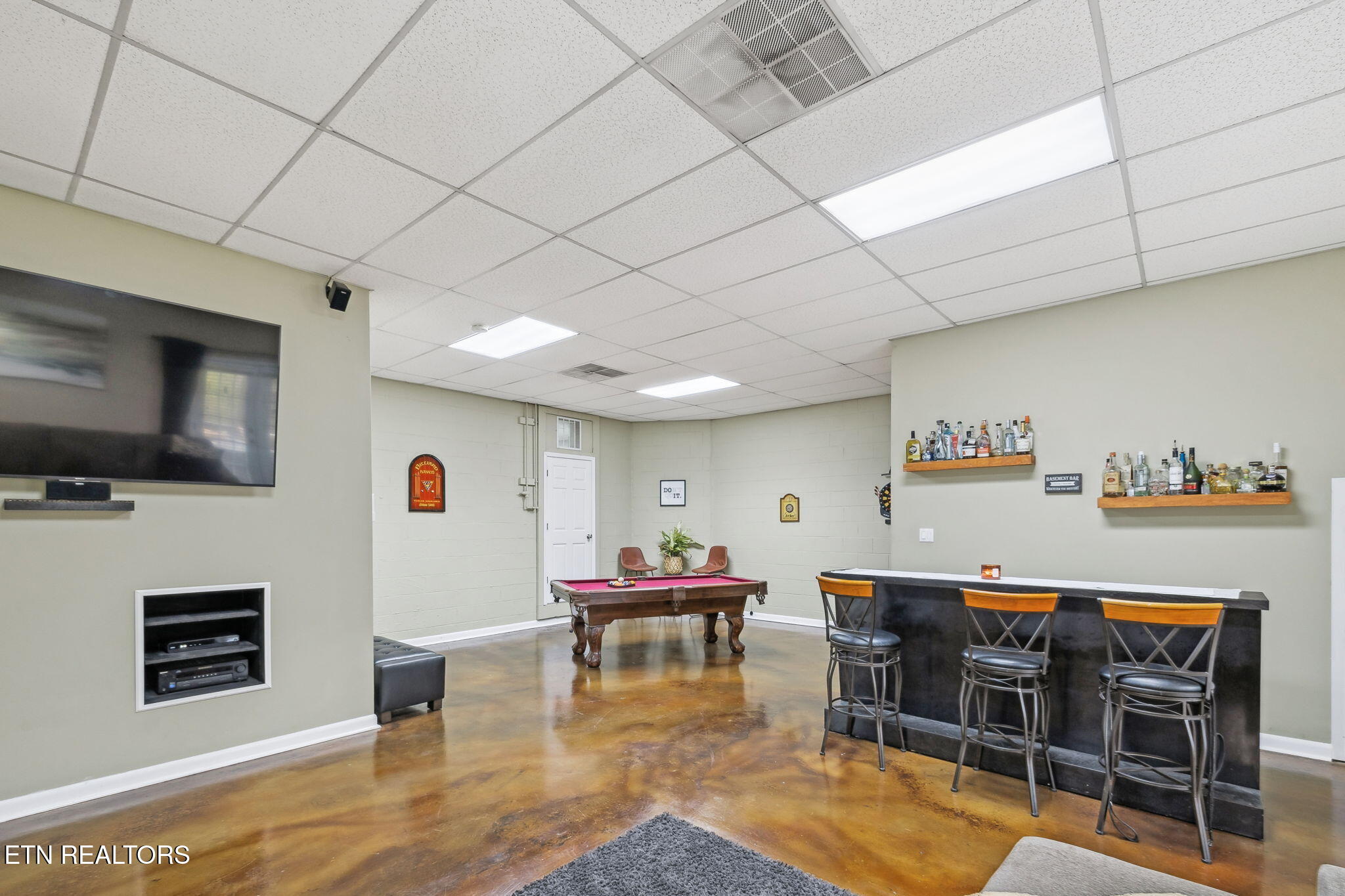 8414 Woodbend Tr
