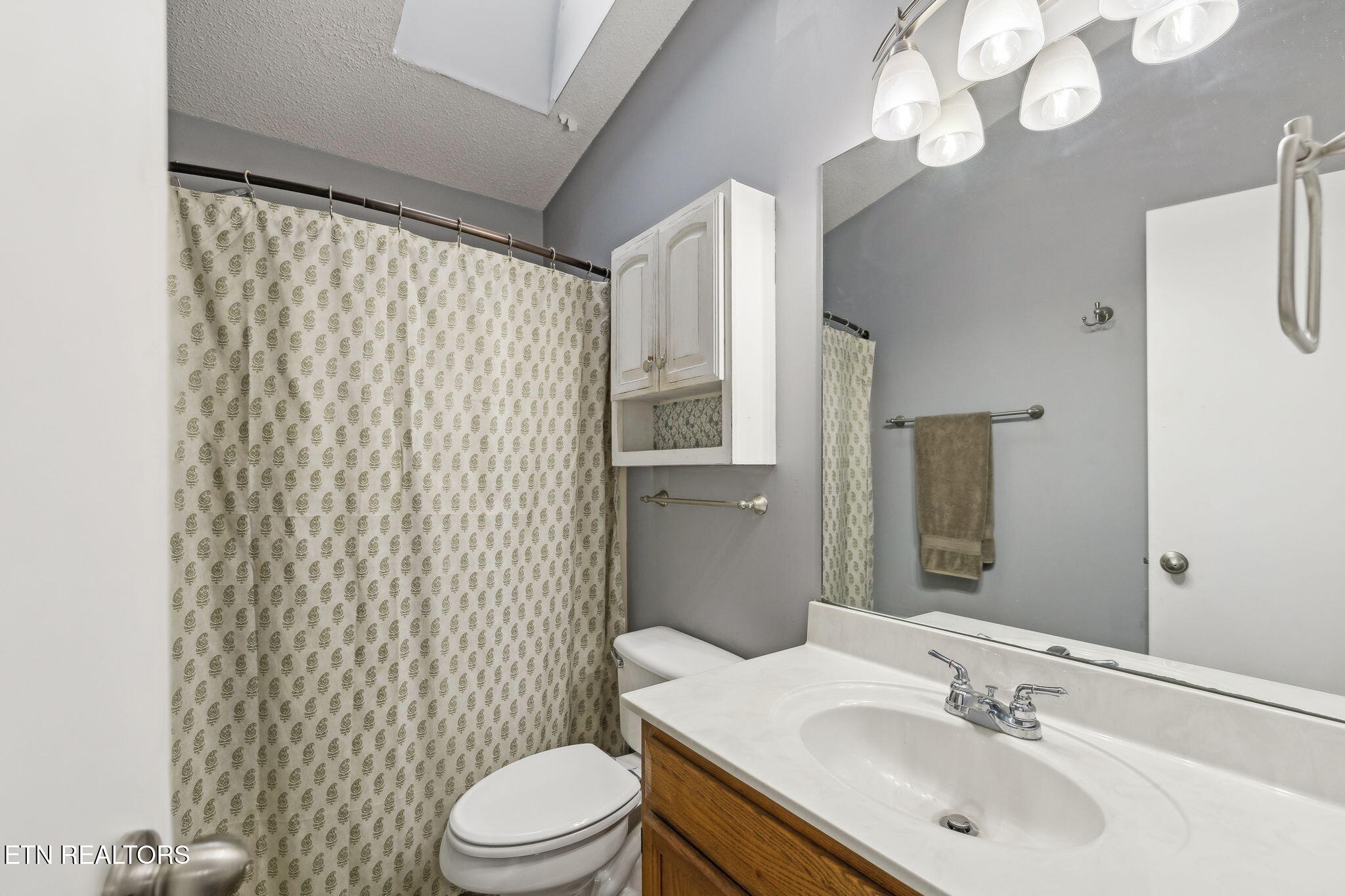 8414 Woodbend Tr
