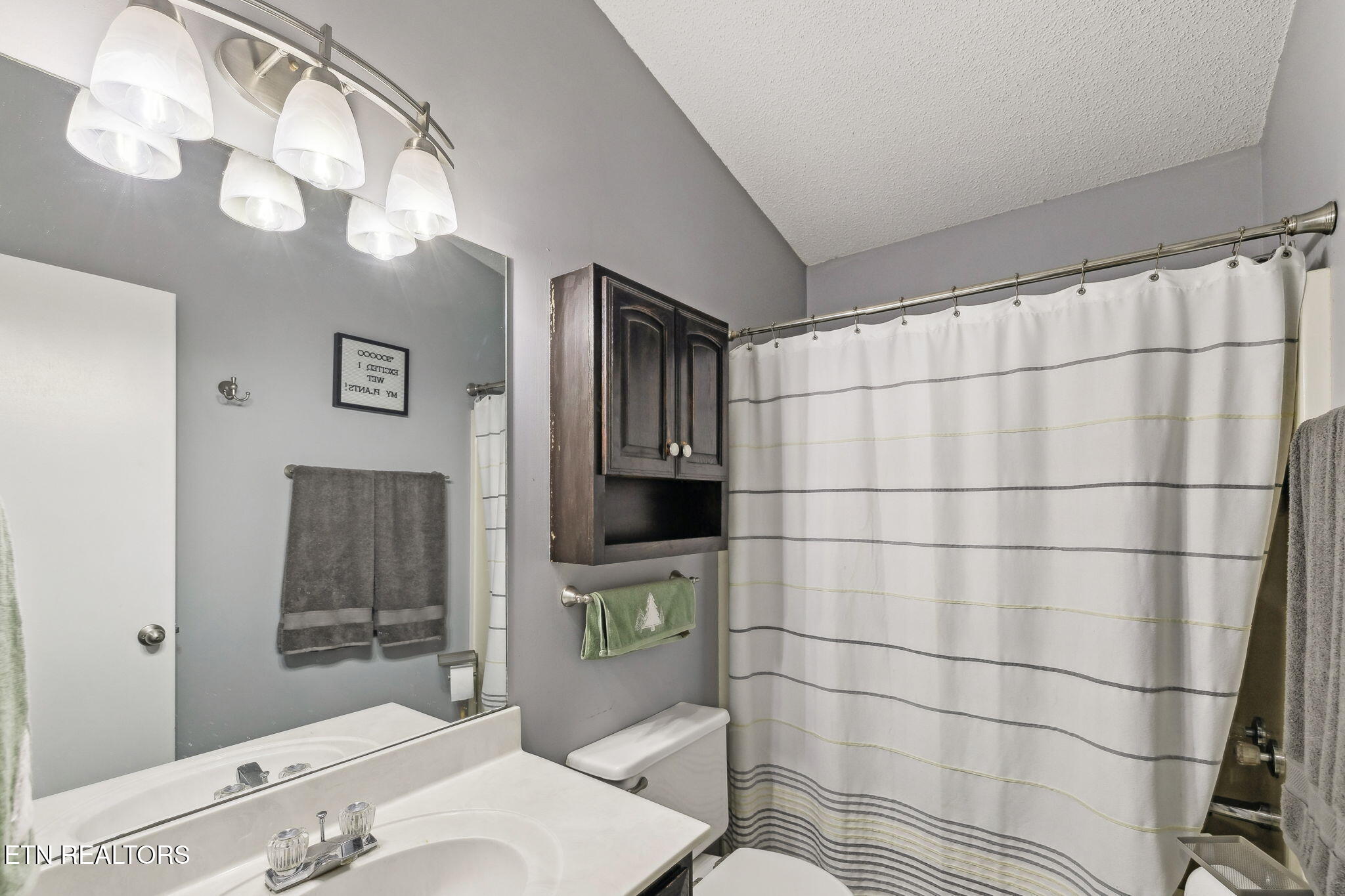 8414 Woodbend Tr