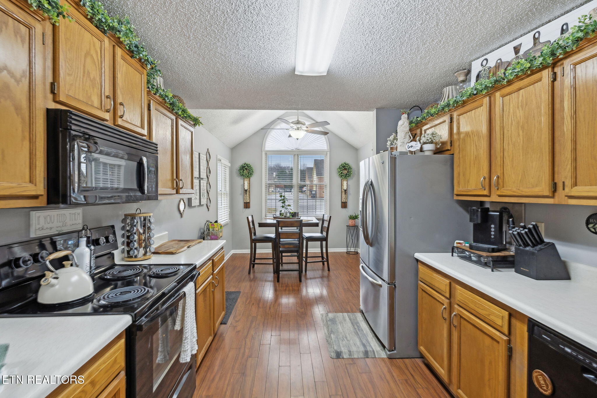 8414 Woodbend Tr