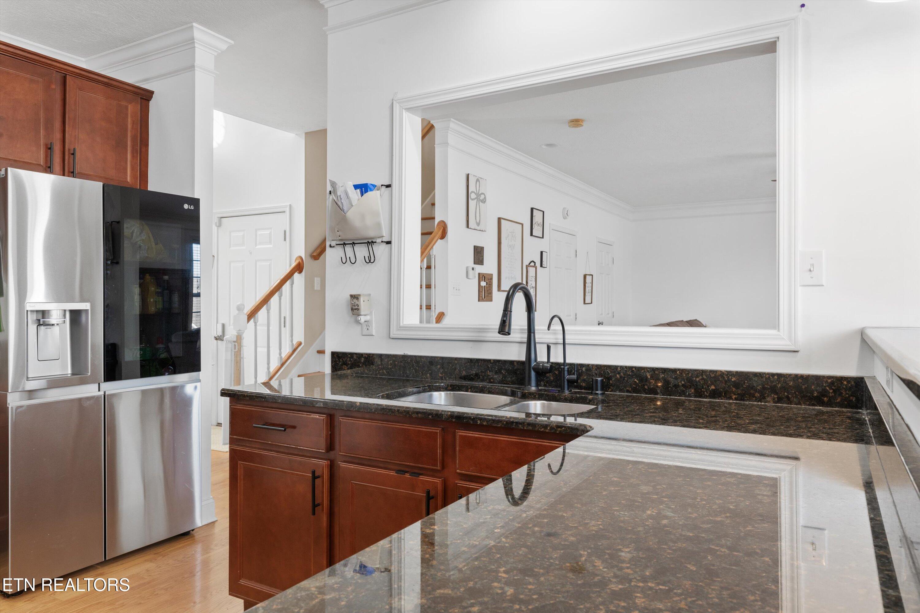 628 W Glenview Drive