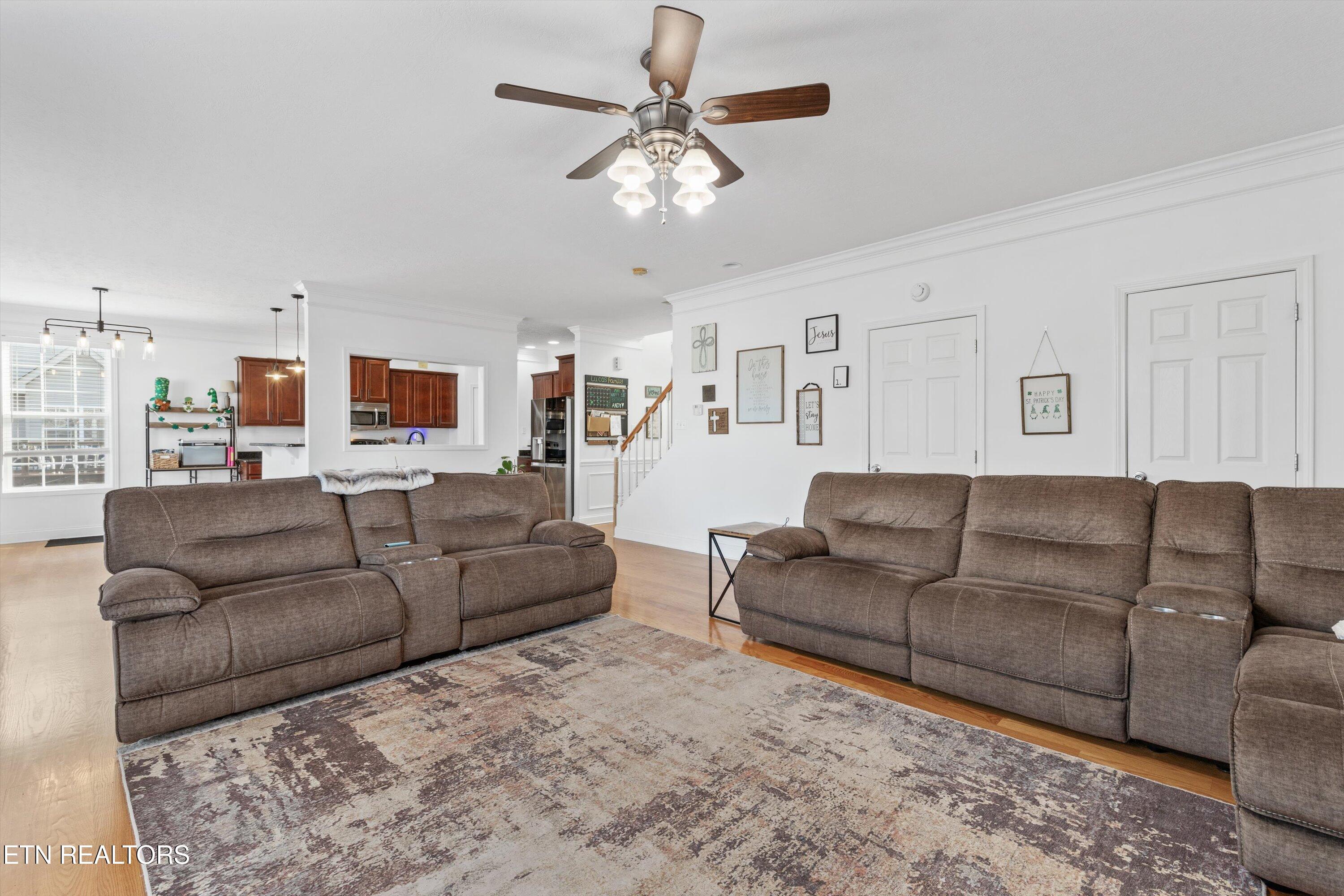 628 W Glenview Drive