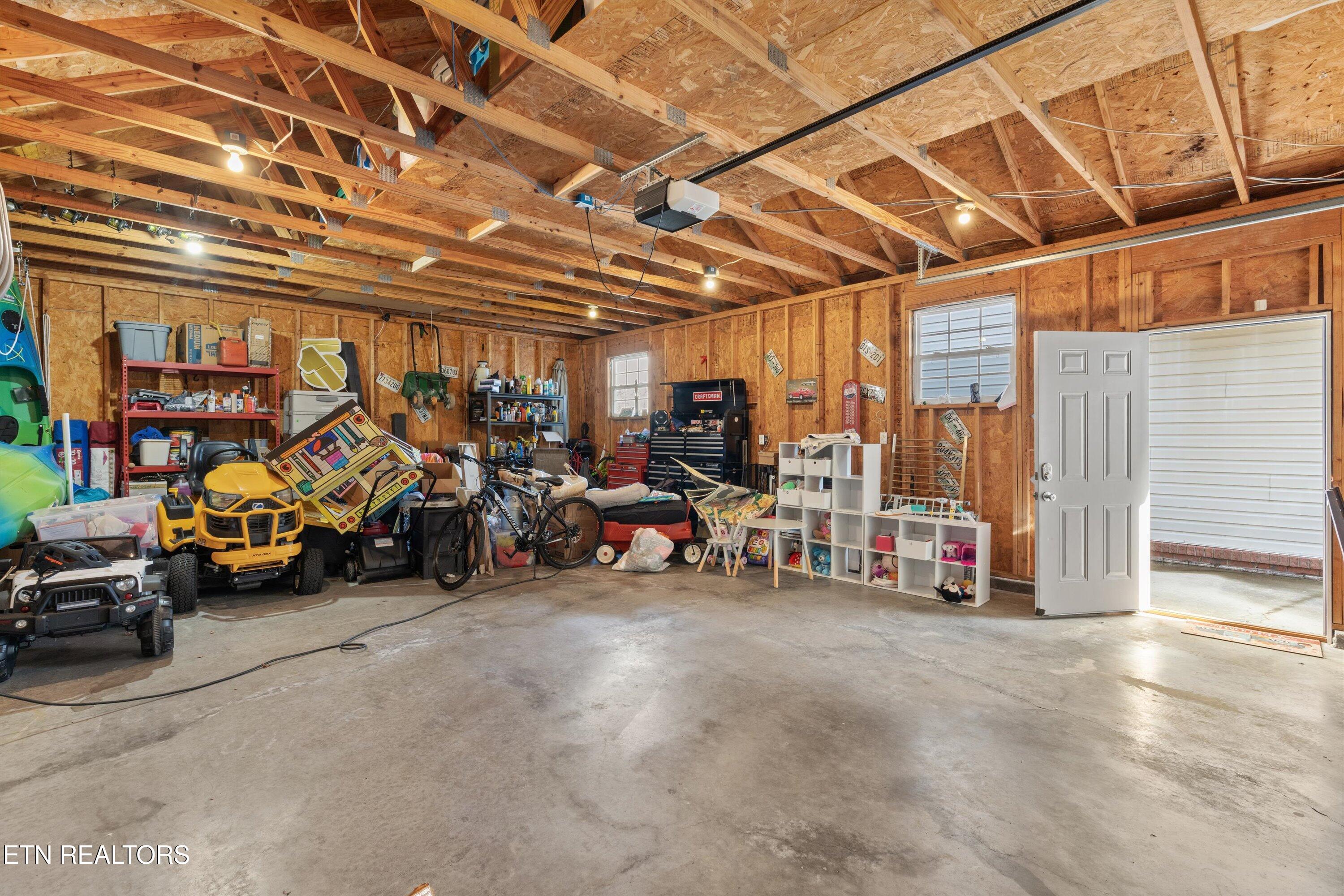 628 W Glenview Drive