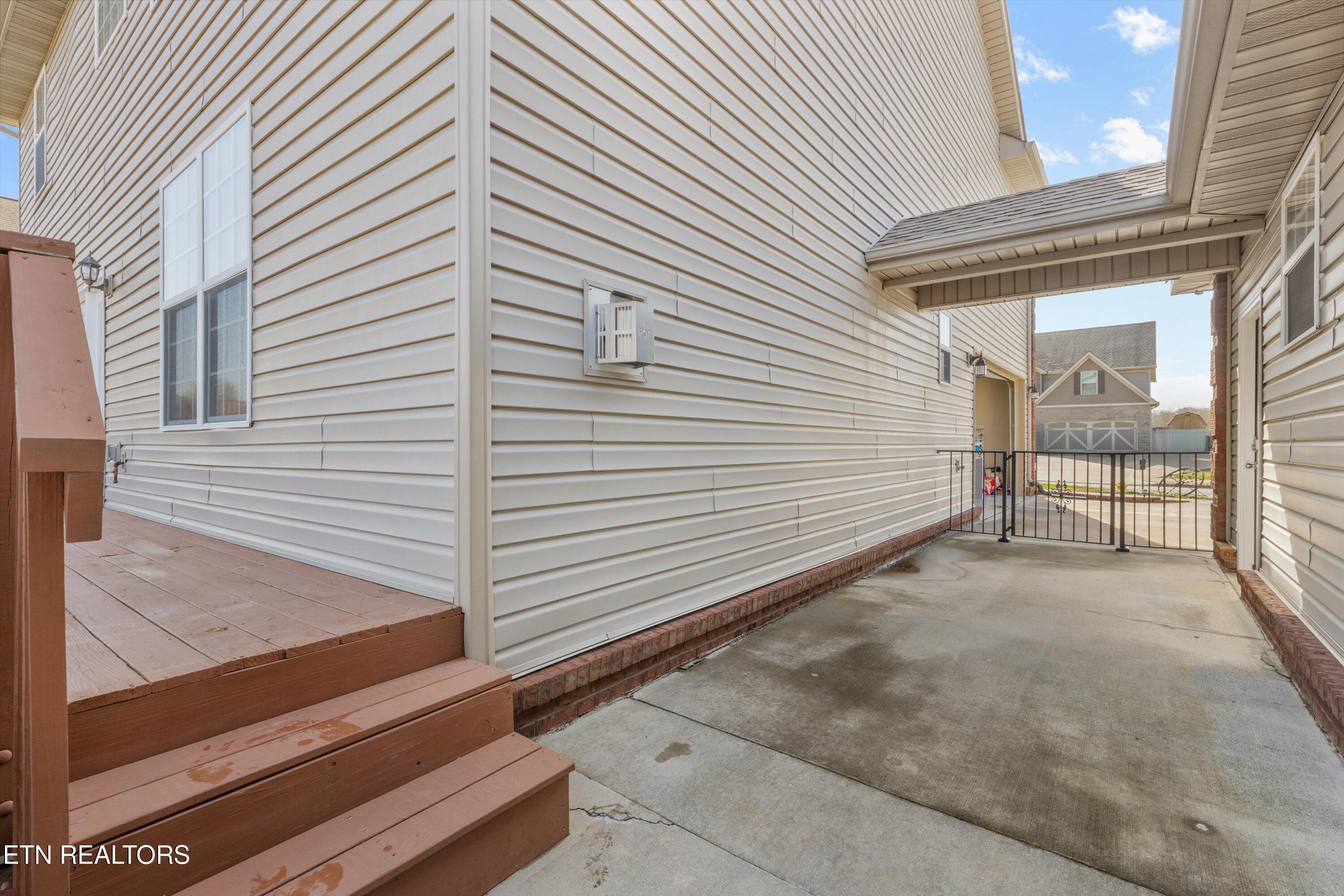628 W Glenview Drive