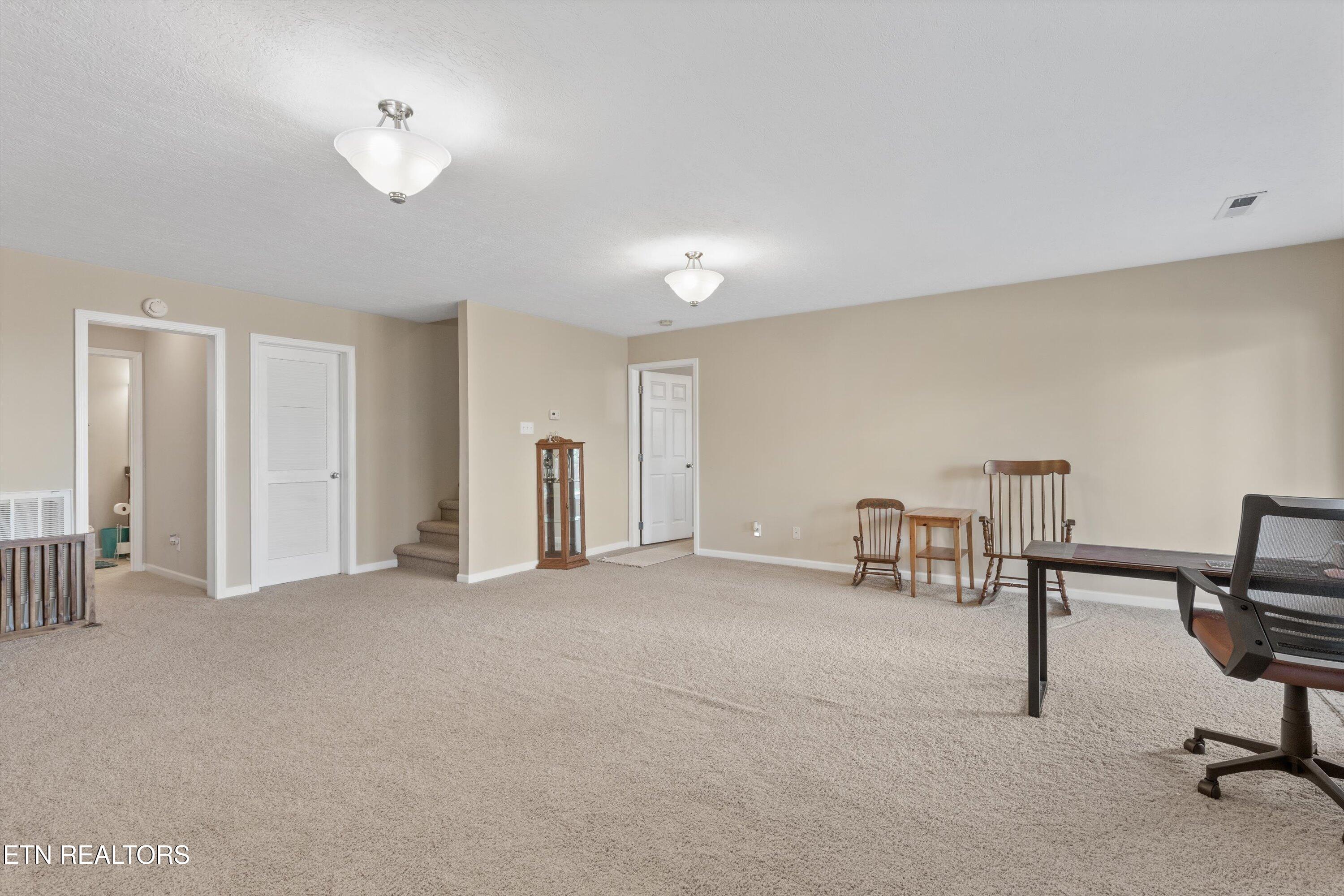 628 W Glenview Drive