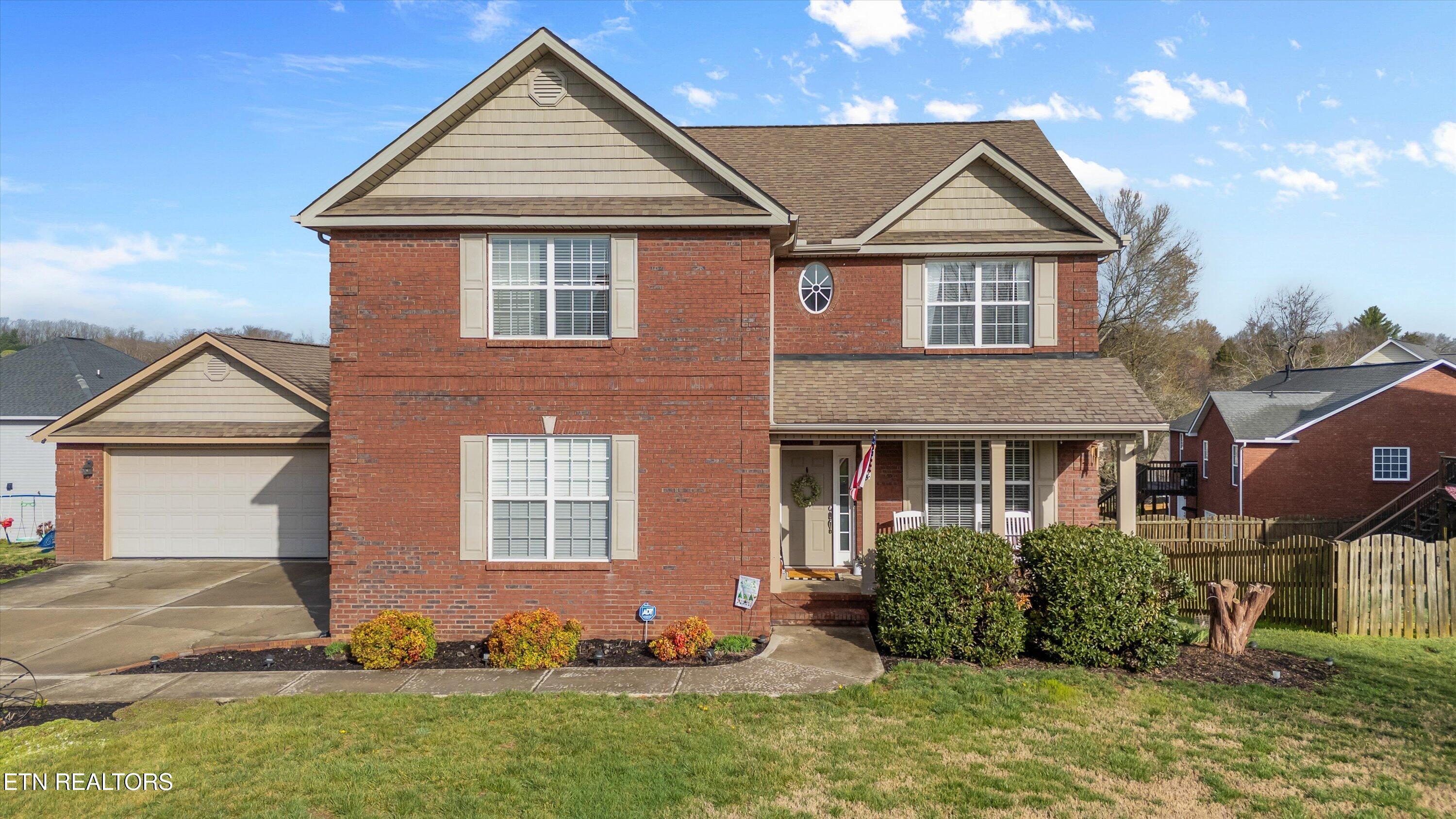 628 W Glenview Drive