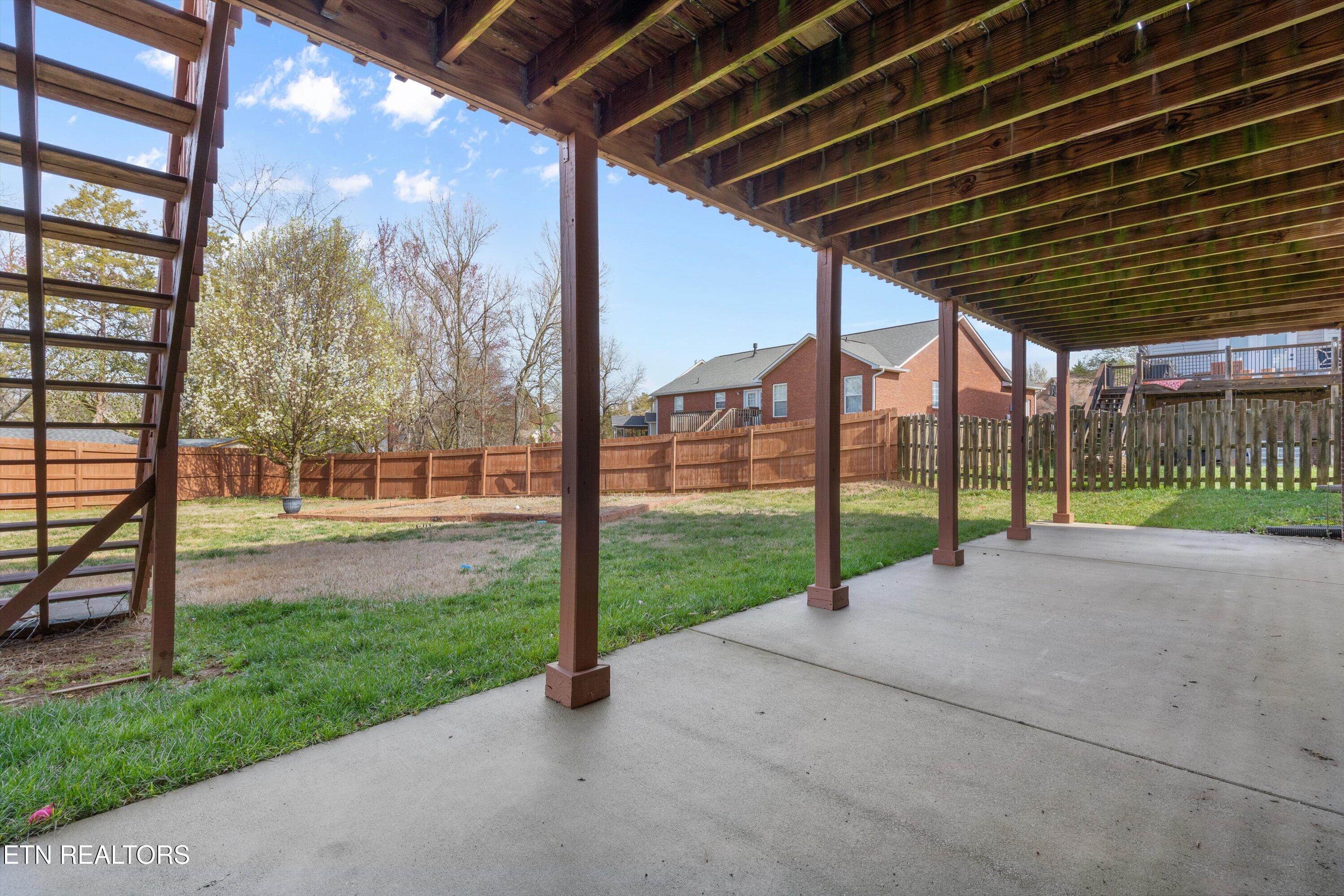 628 W Glenview Drive