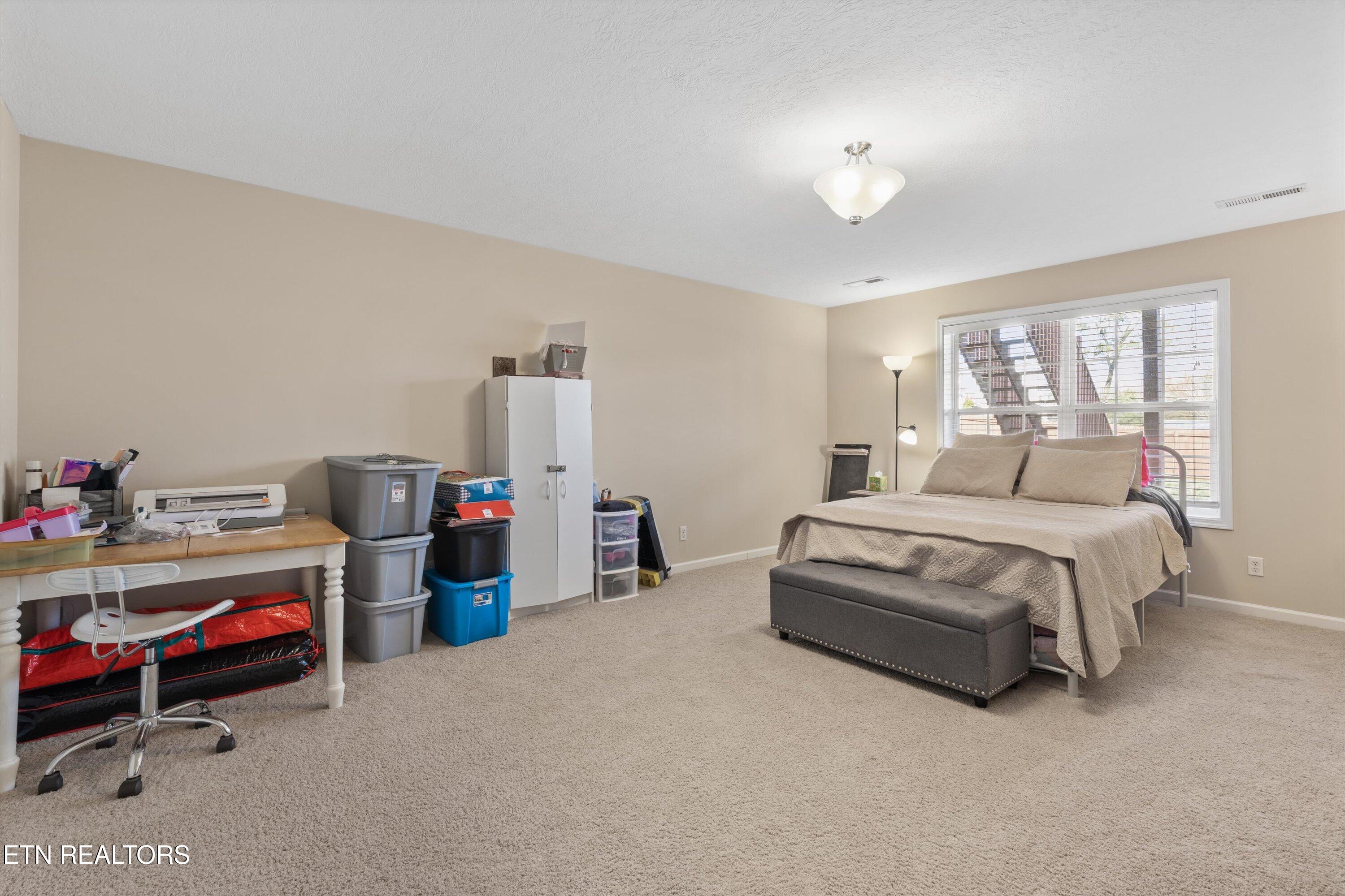 628 W Glenview Drive