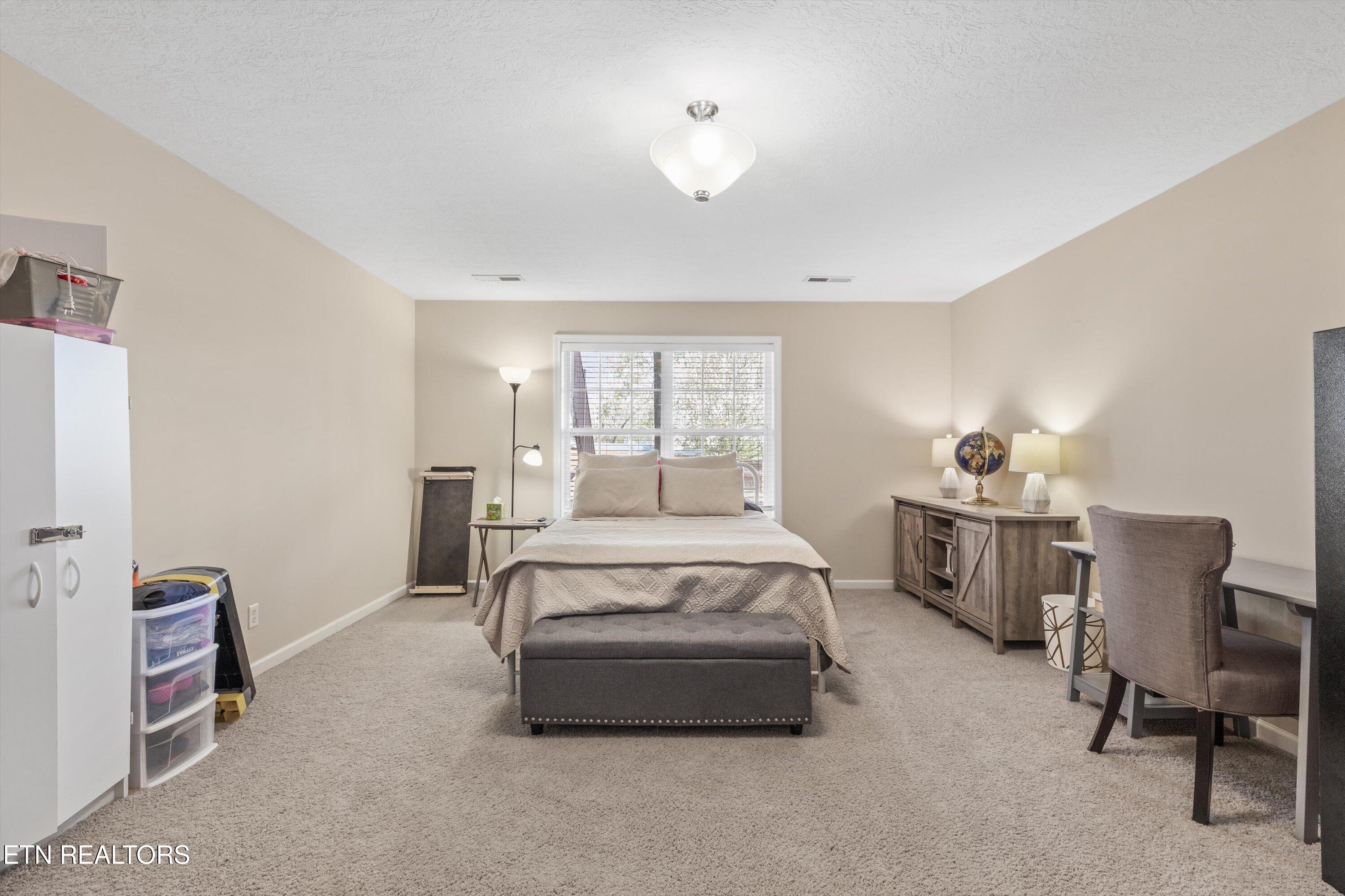 628 W Glenview Drive