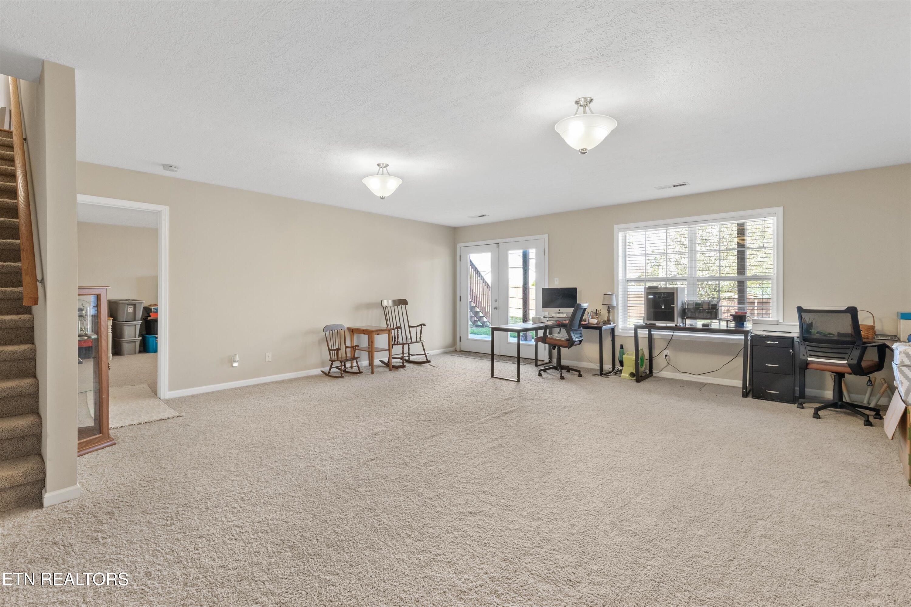 628 W Glenview Drive