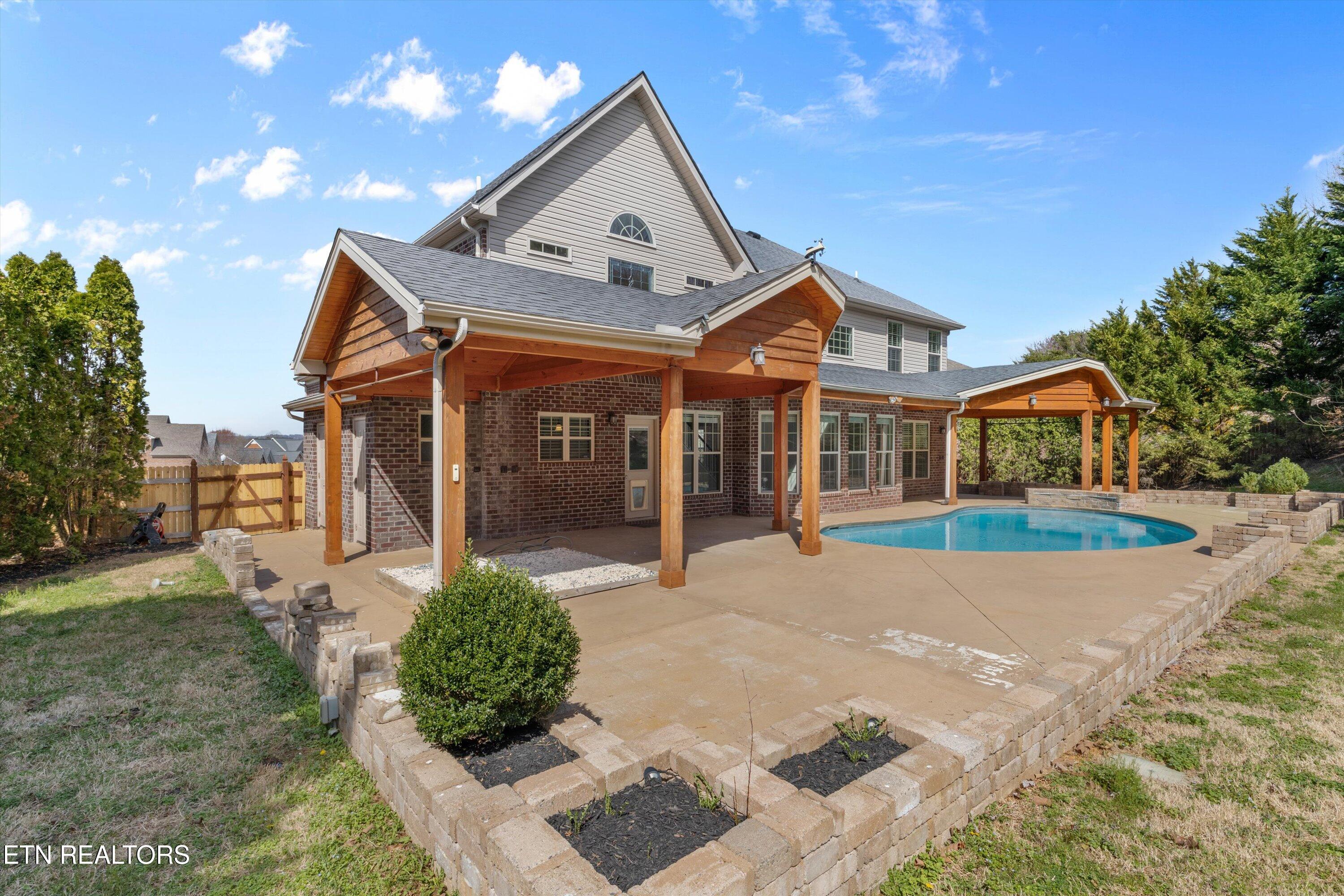 1842 Falcon Pointe Drive