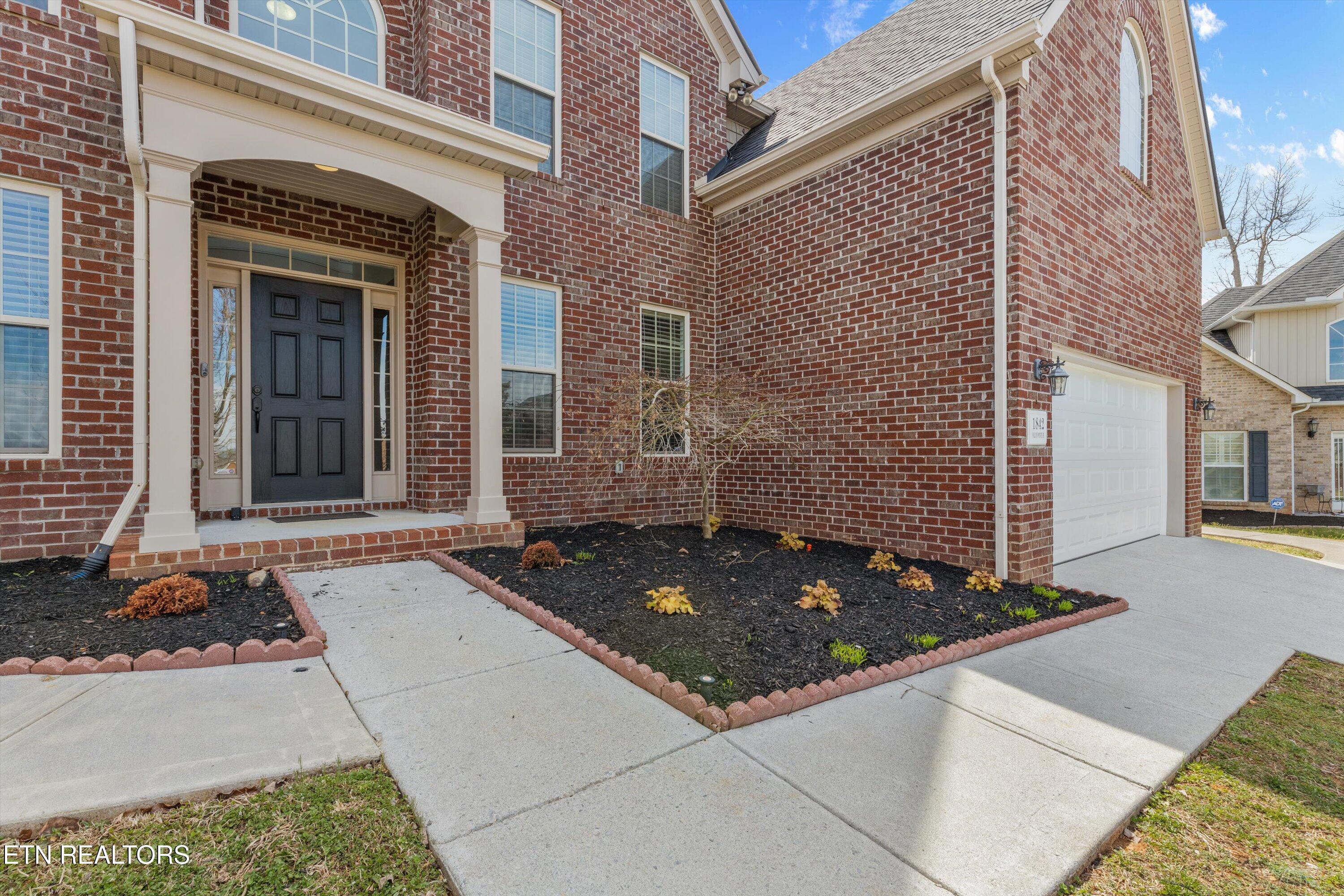 1842 Falcon Pointe Drive