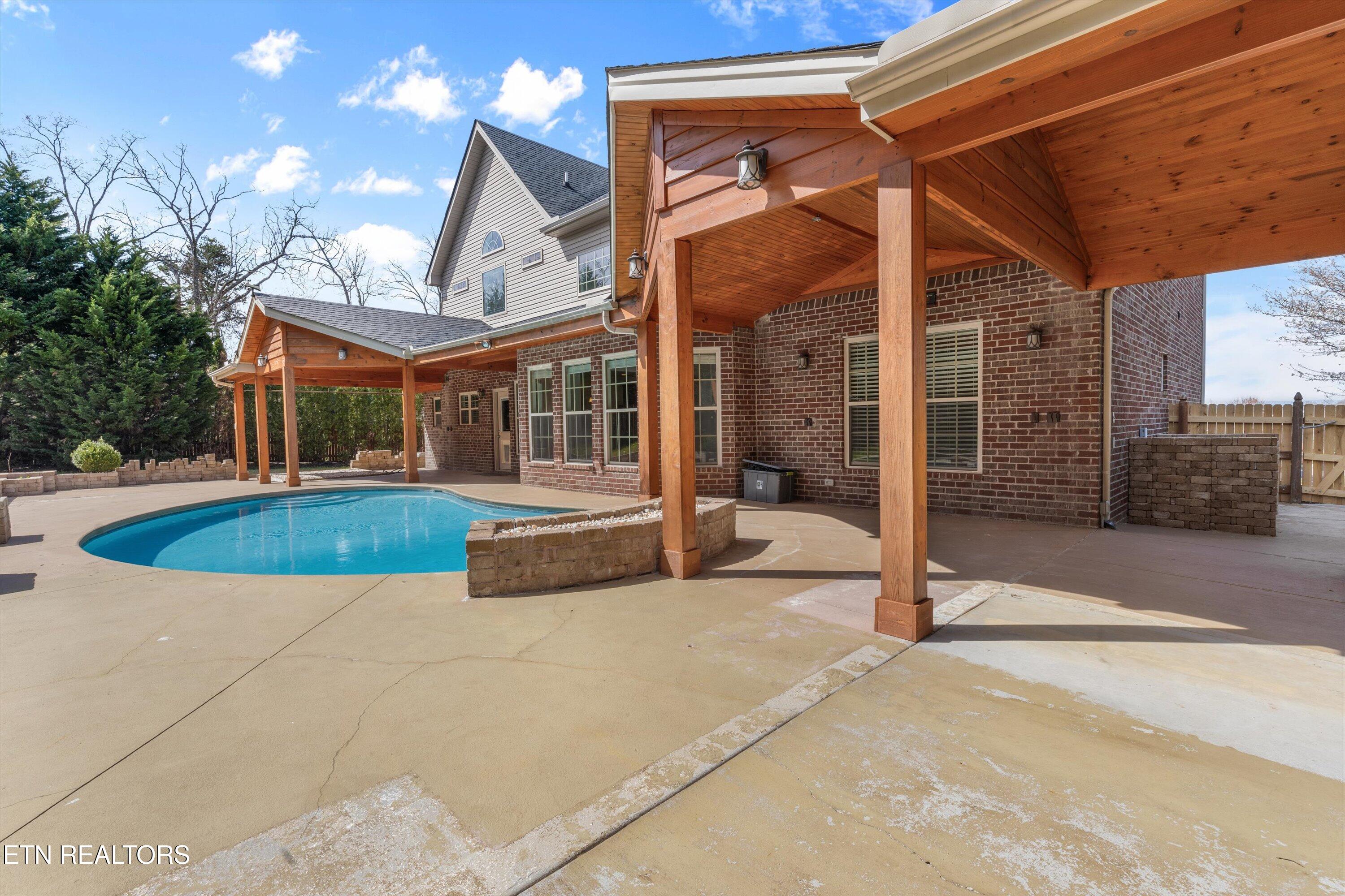 1842 Falcon Pointe Drive