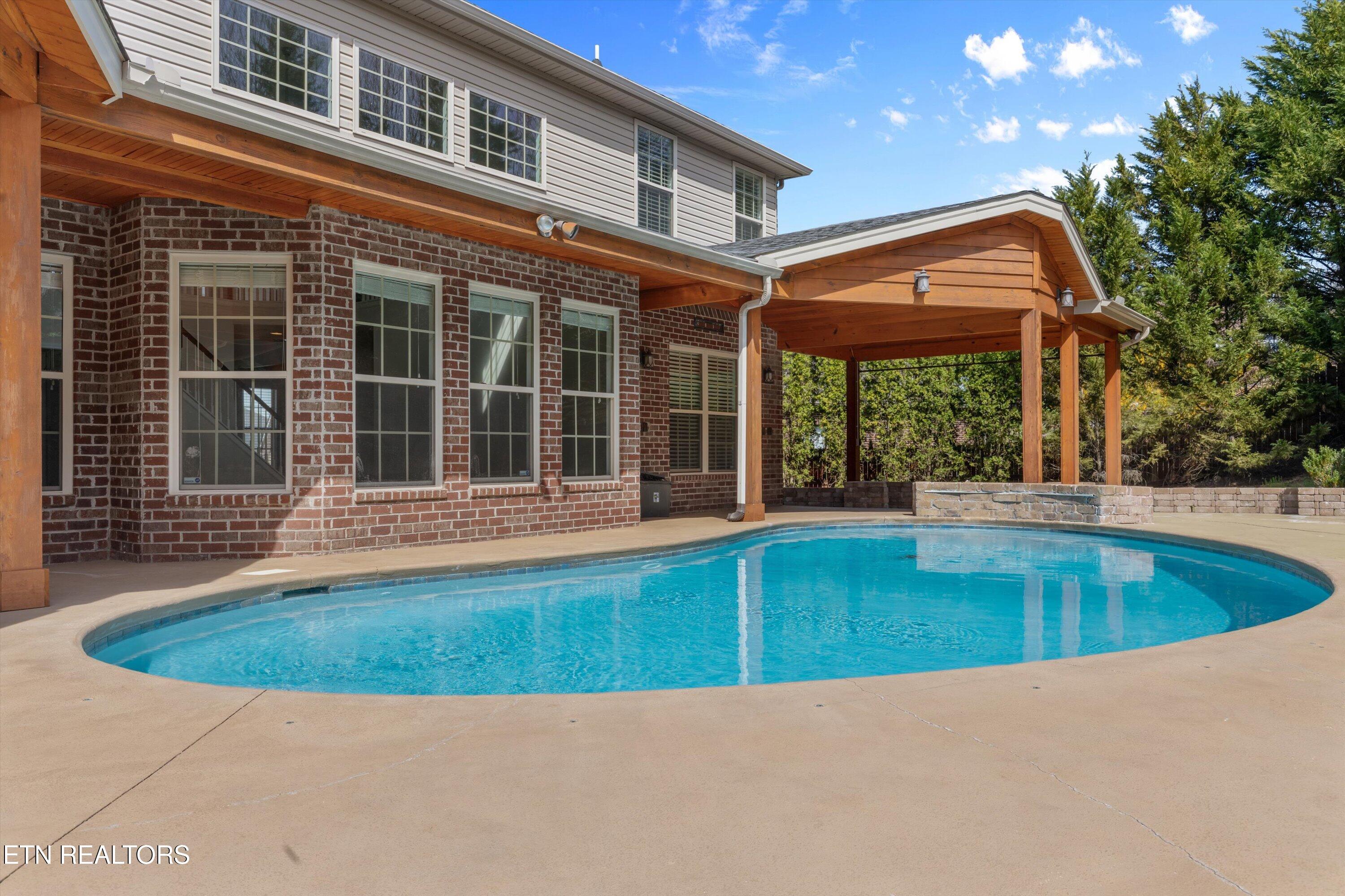 1842 Falcon Pointe Drive