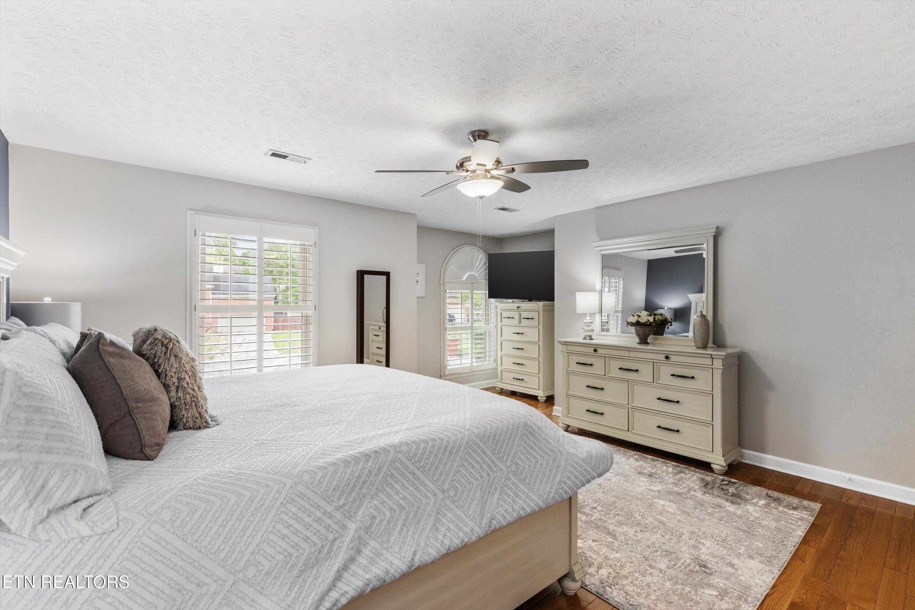1216 Hollow Ridge Lane