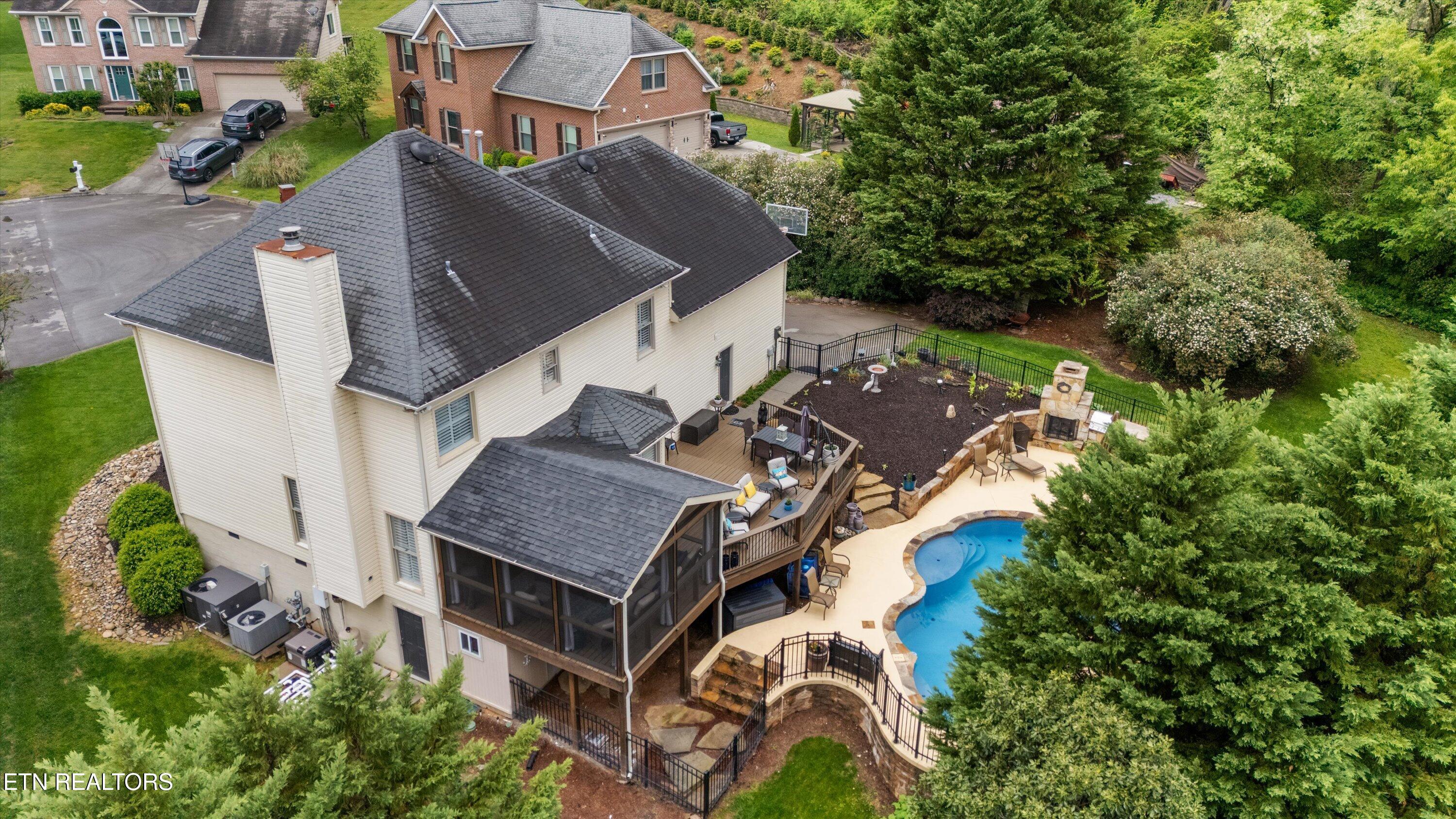 1216 Hollow Ridge Lane