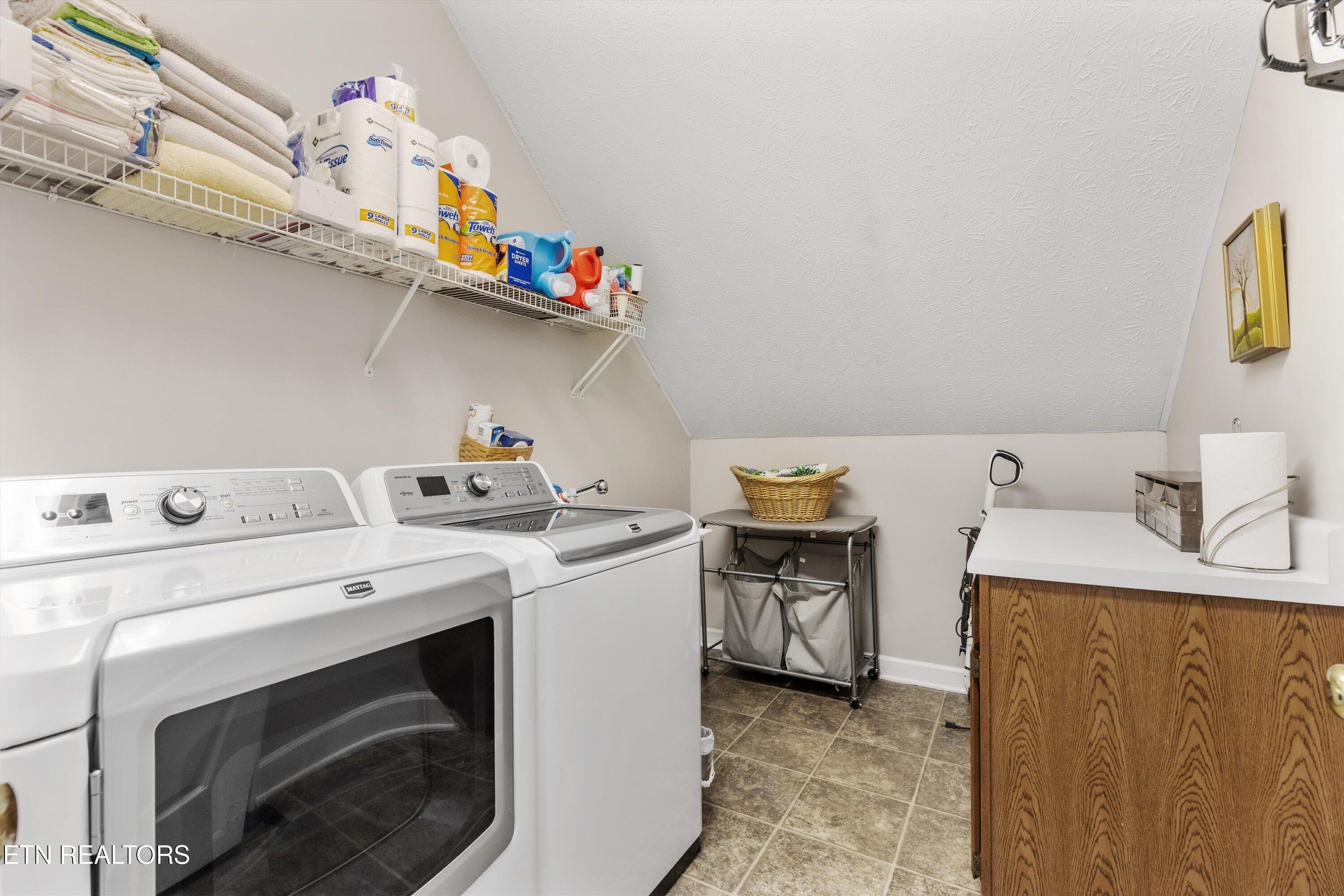 1216 Hollow Ridge Lane