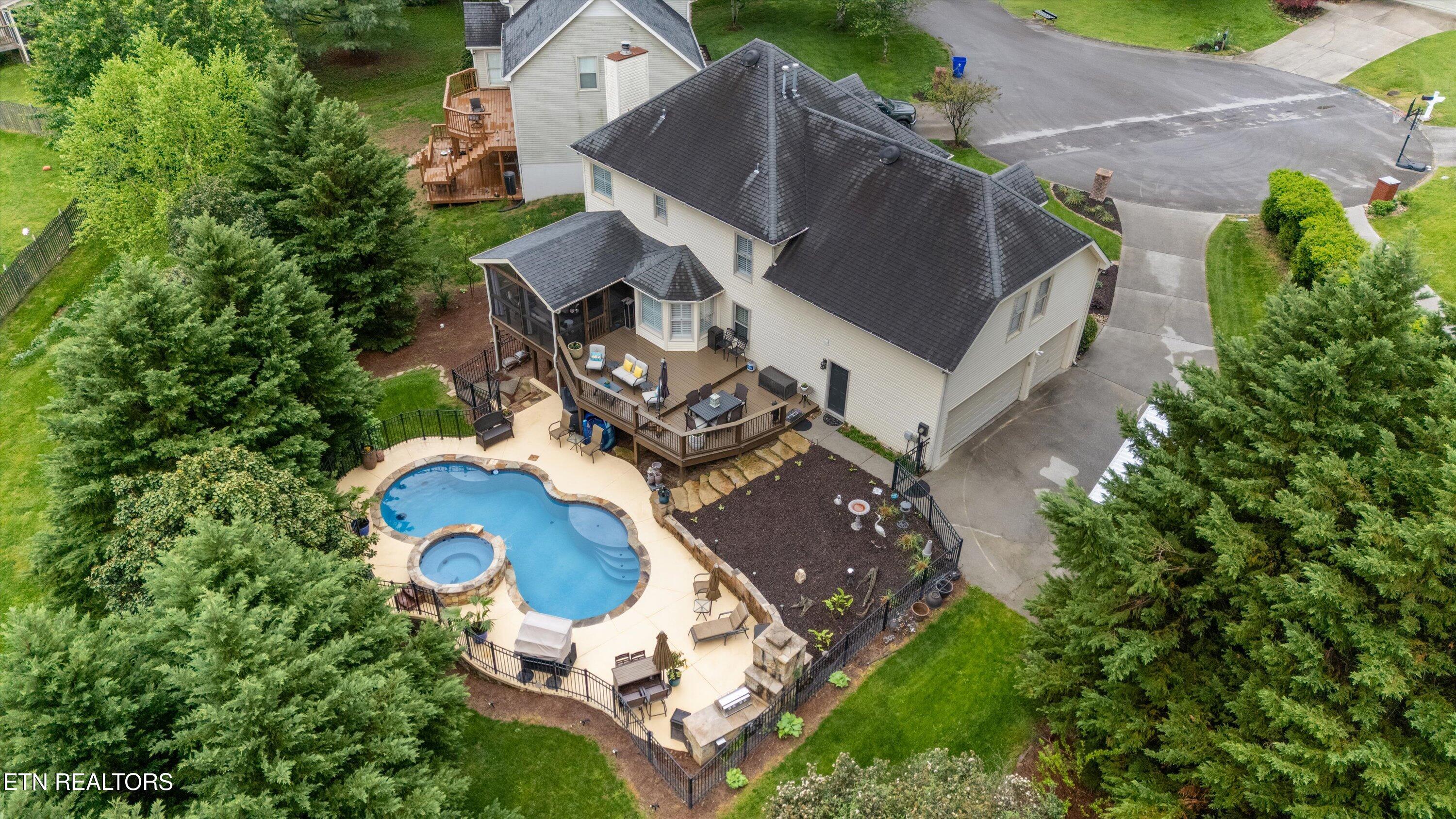 1216 Hollow Ridge Lane