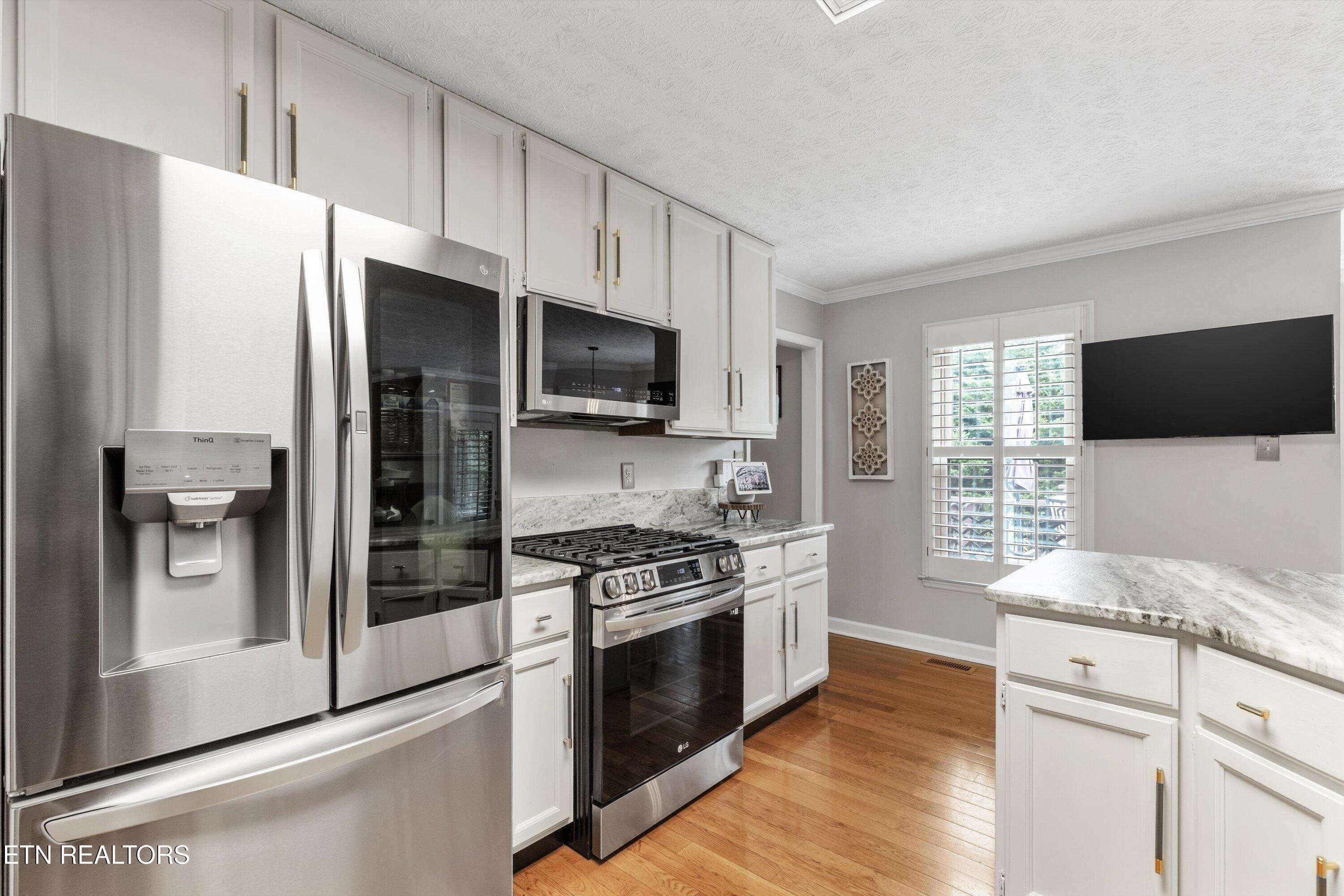 1216 Hollow Ridge Lane