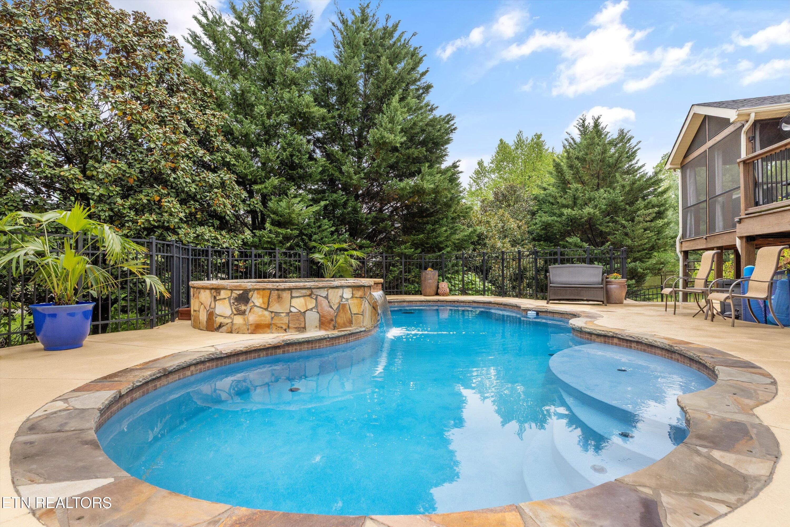 1216 Hollow Ridge Lane