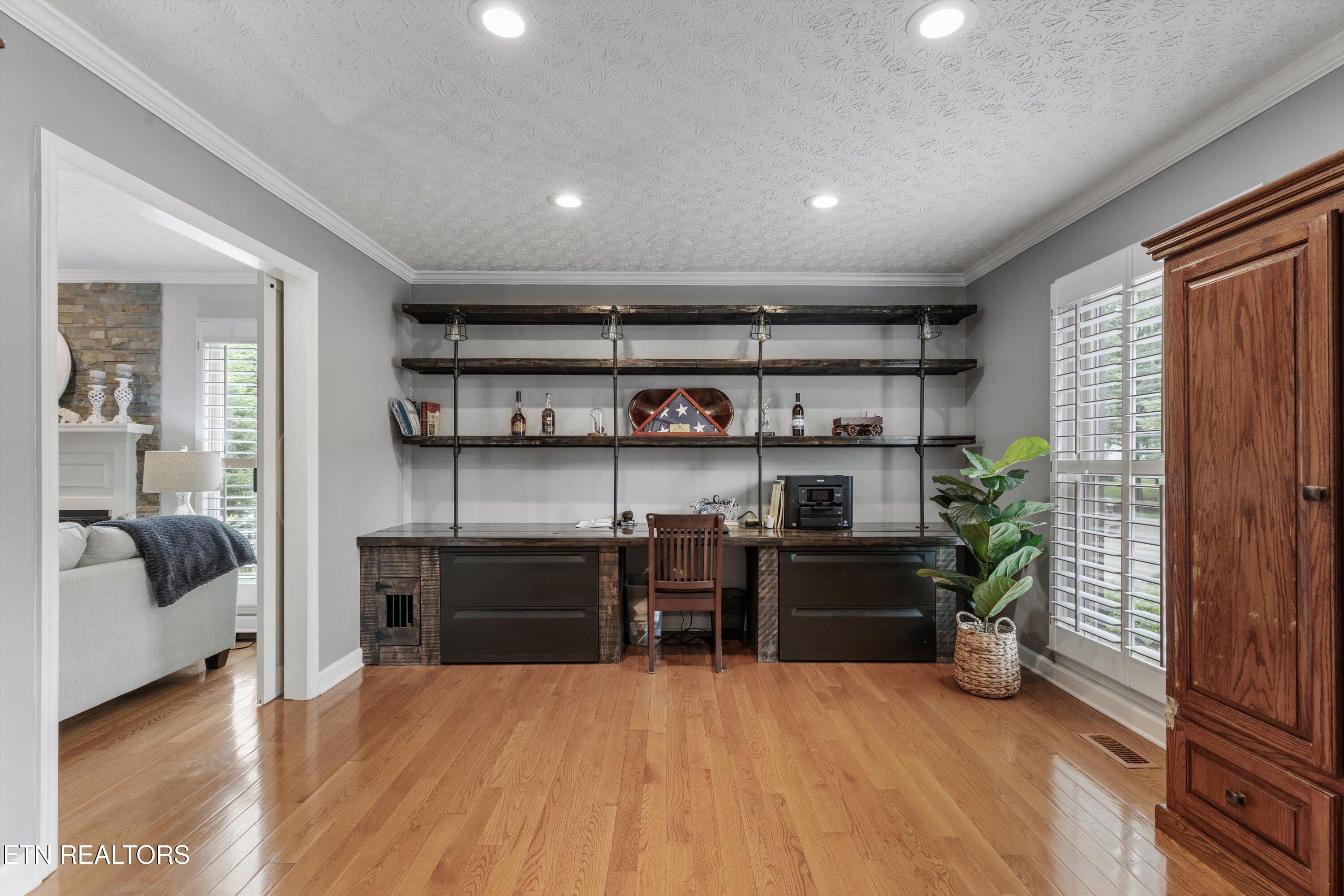 1216 Hollow Ridge Lane