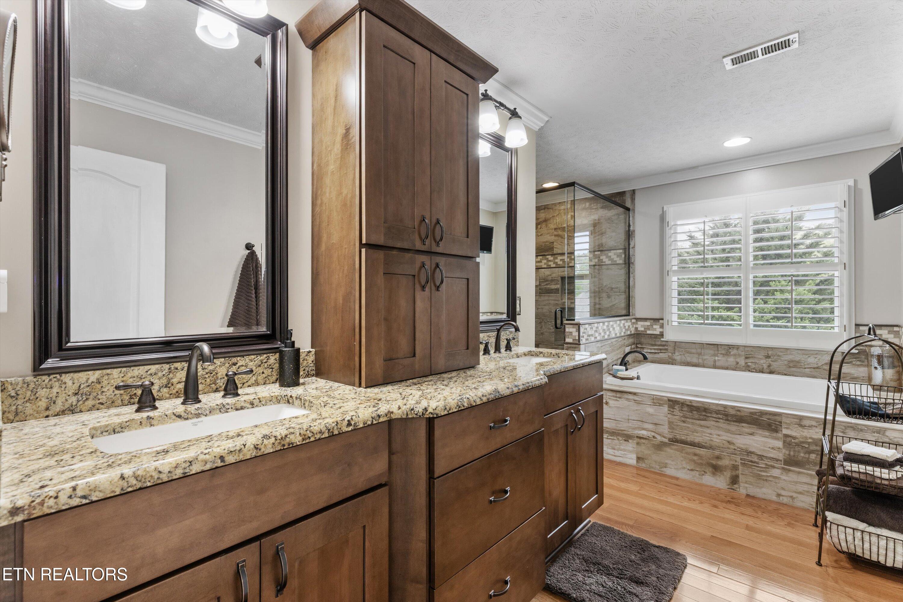 1216 Hollow Ridge Lane