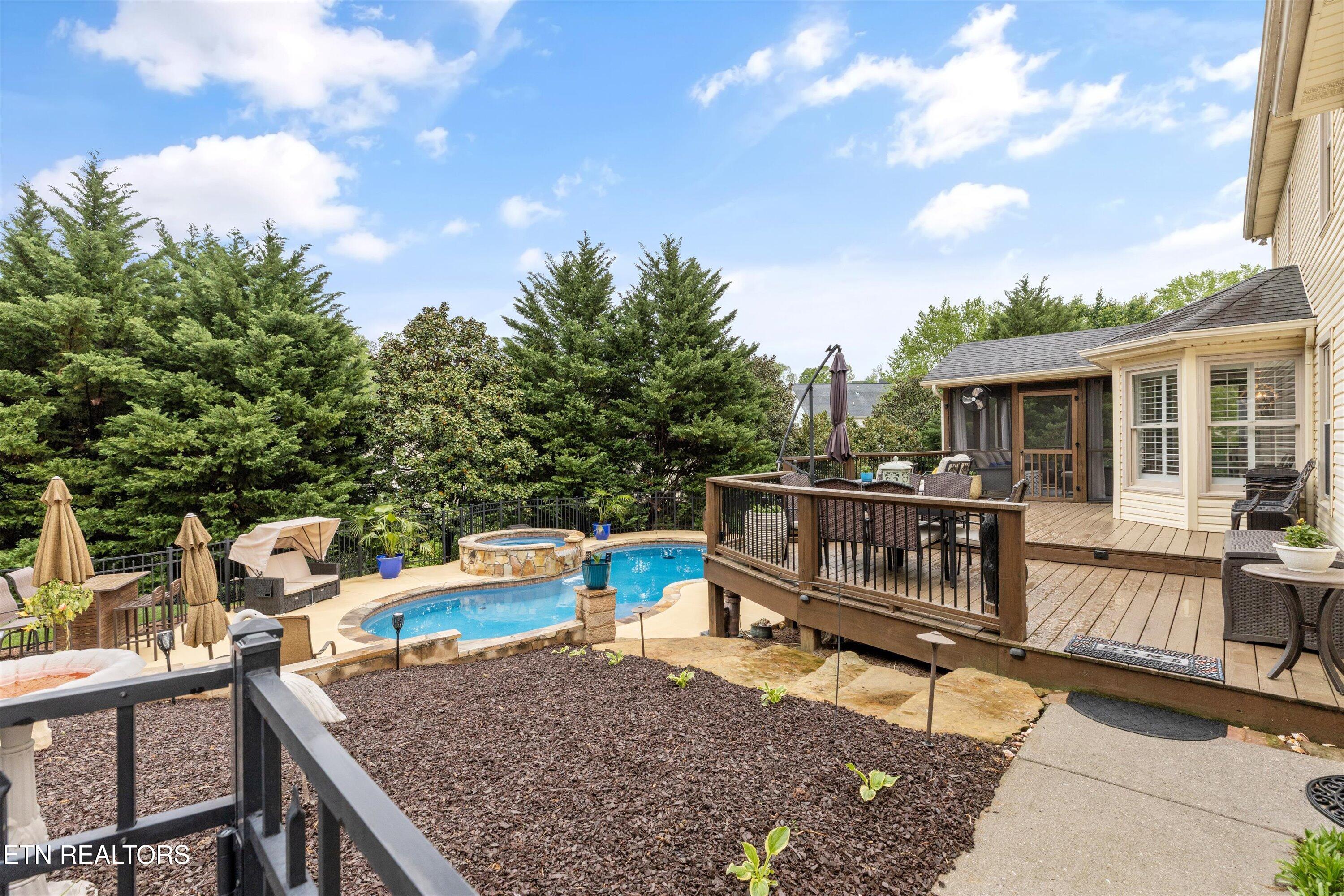 1216 Hollow Ridge Lane