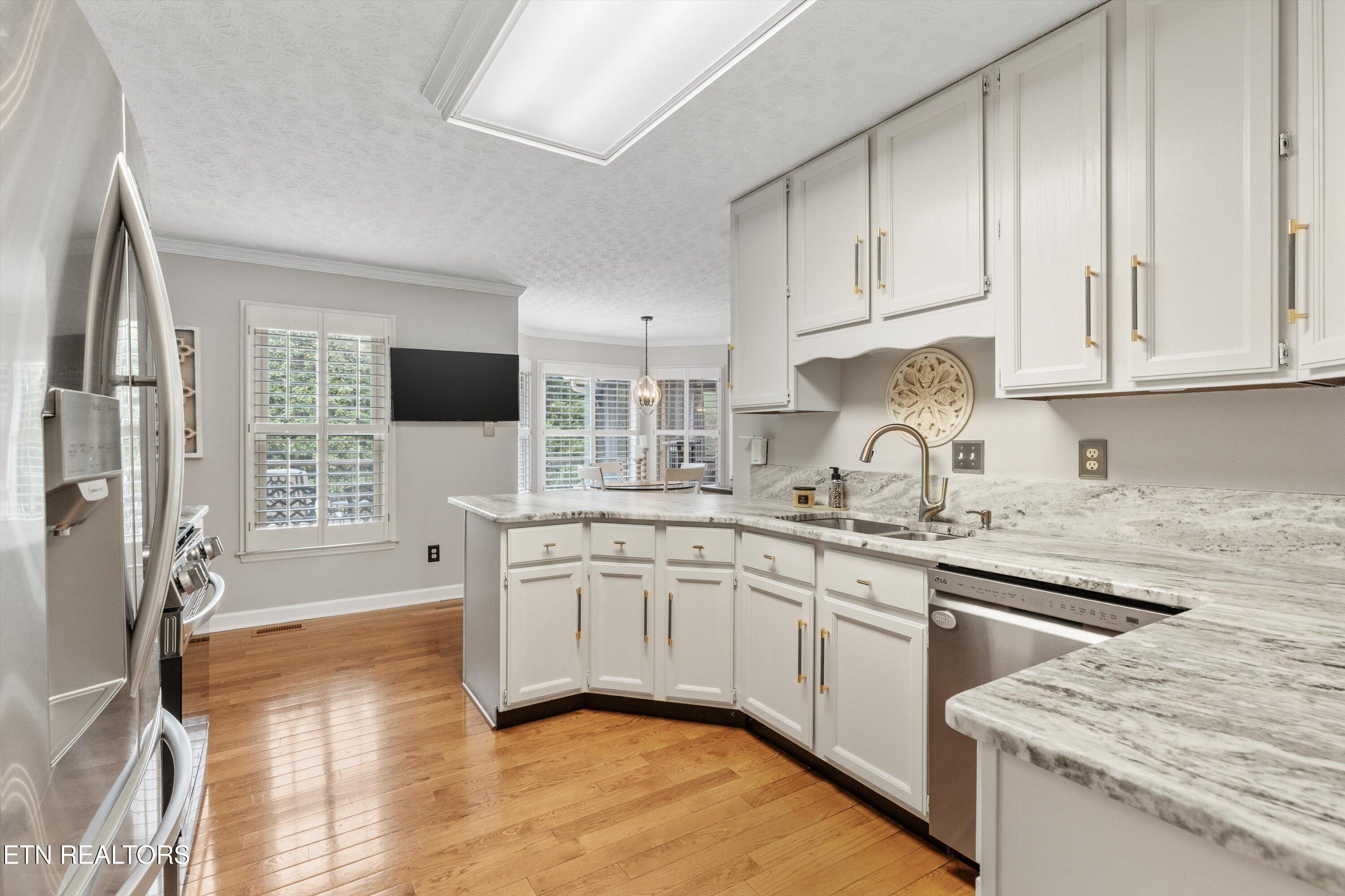 1216 Hollow Ridge Lane