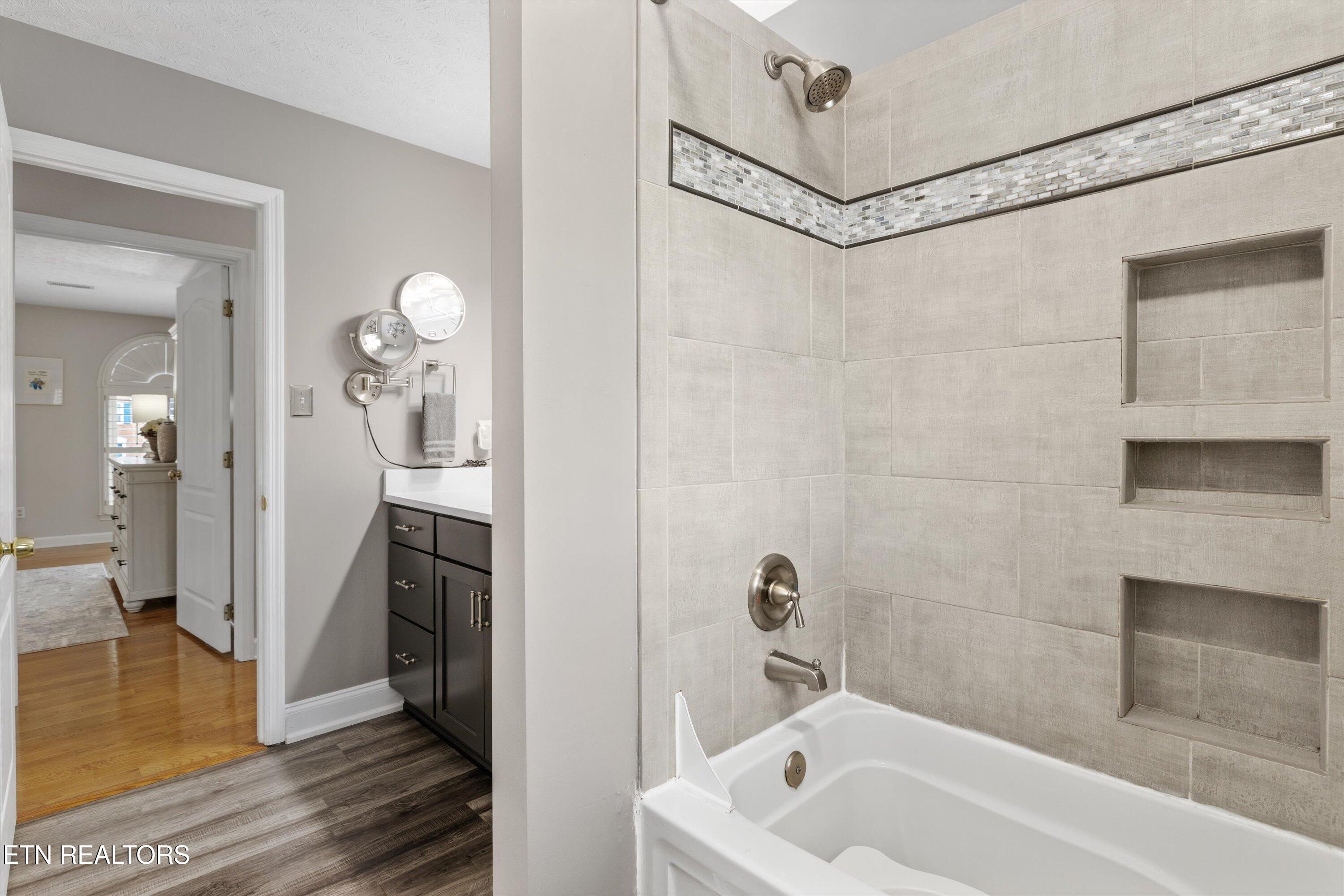 1216 Hollow Ridge Lane