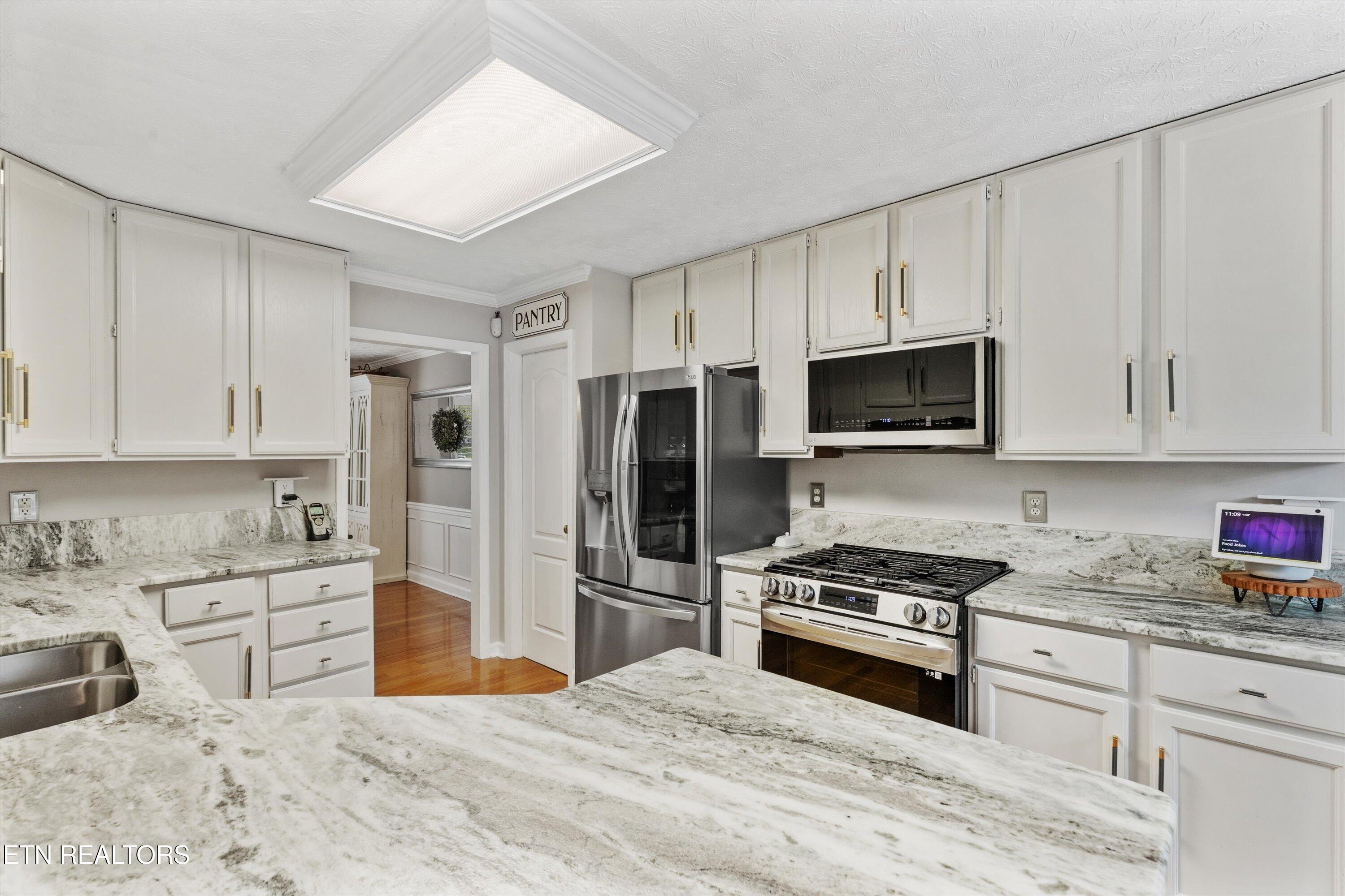 1216 Hollow Ridge Lane