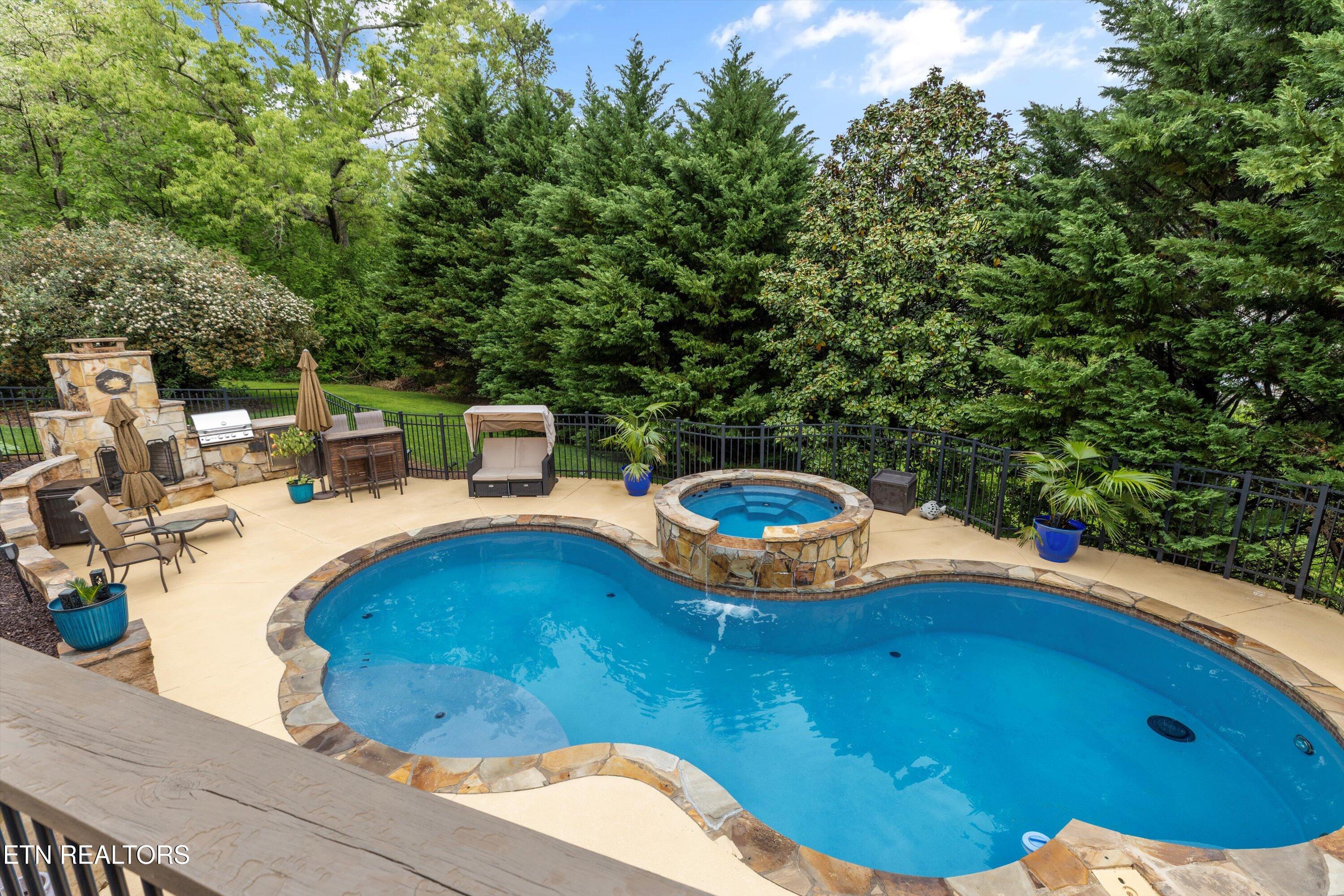 1216 Hollow Ridge Lane
