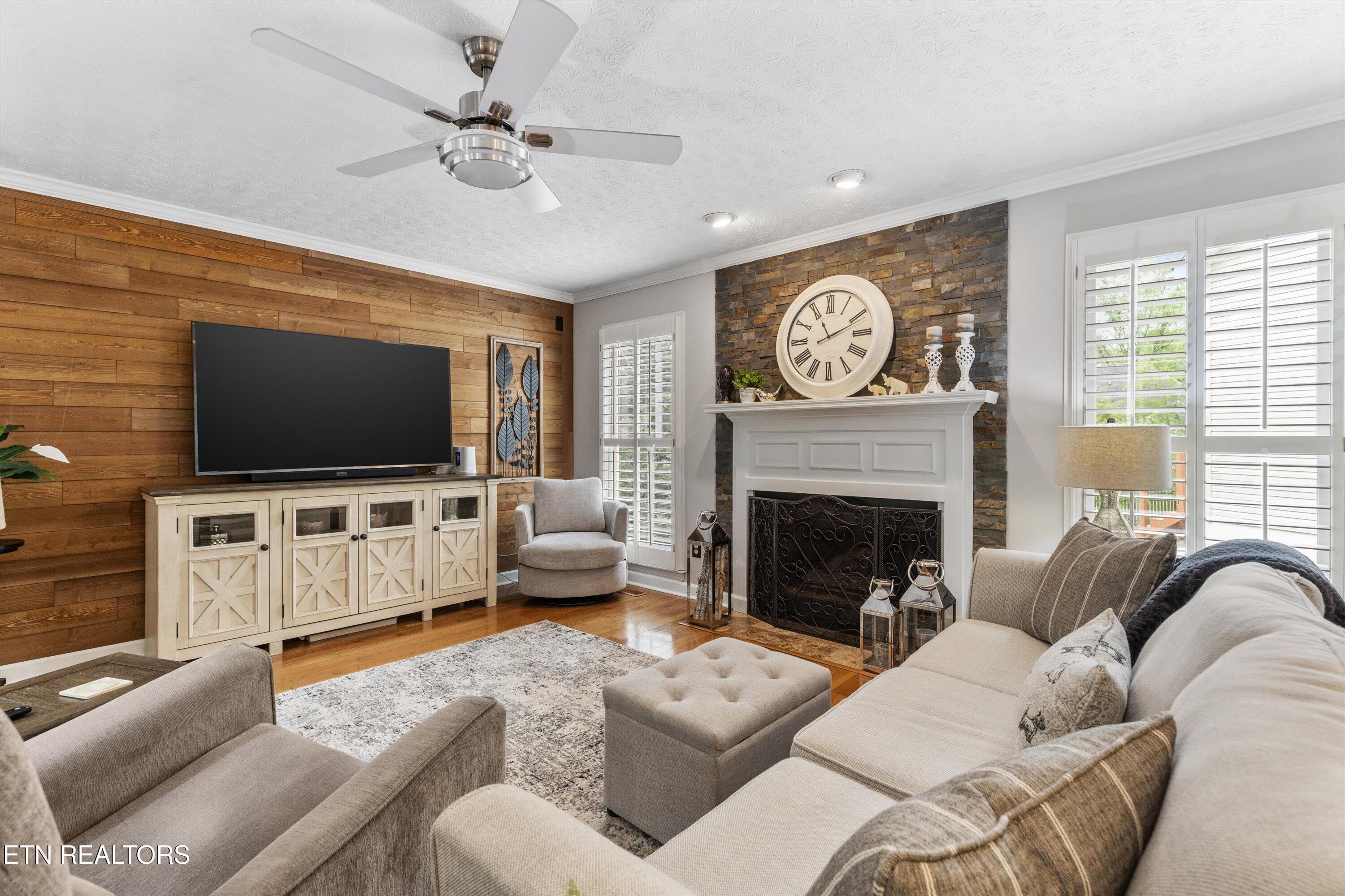 1216 Hollow Ridge Lane