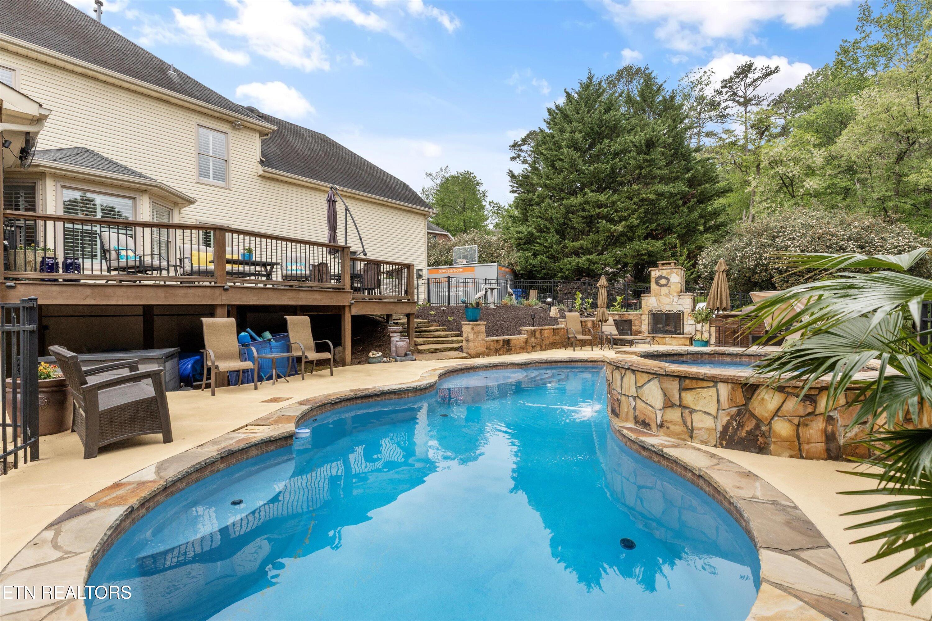 1216 Hollow Ridge Lane