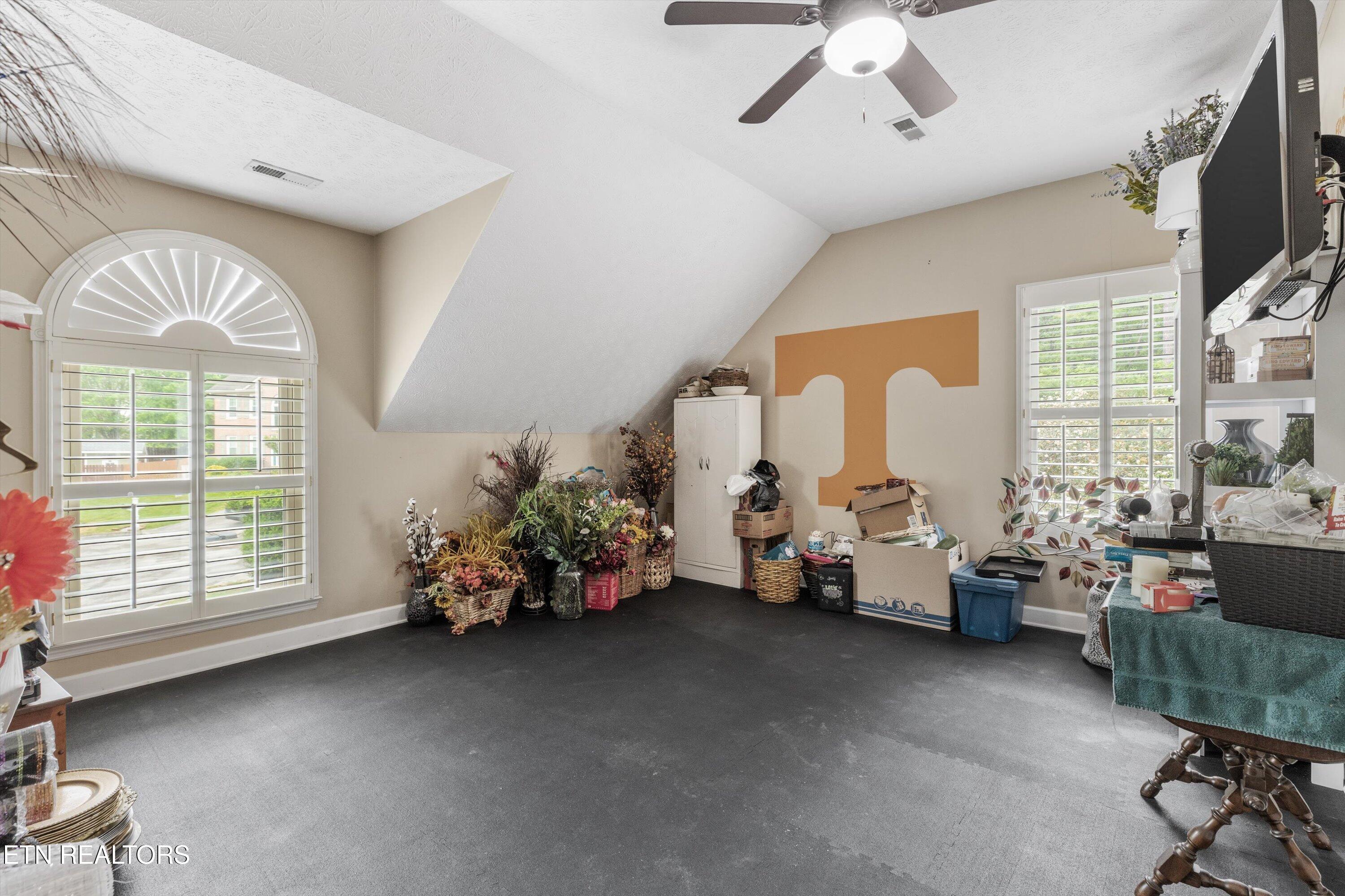 1216 Hollow Ridge Lane